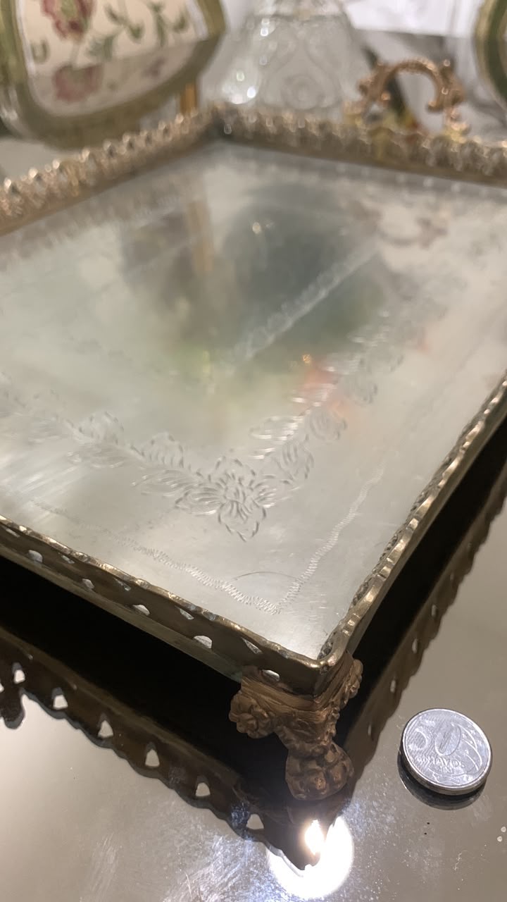 Grande Bandeja retangular em metal prateado