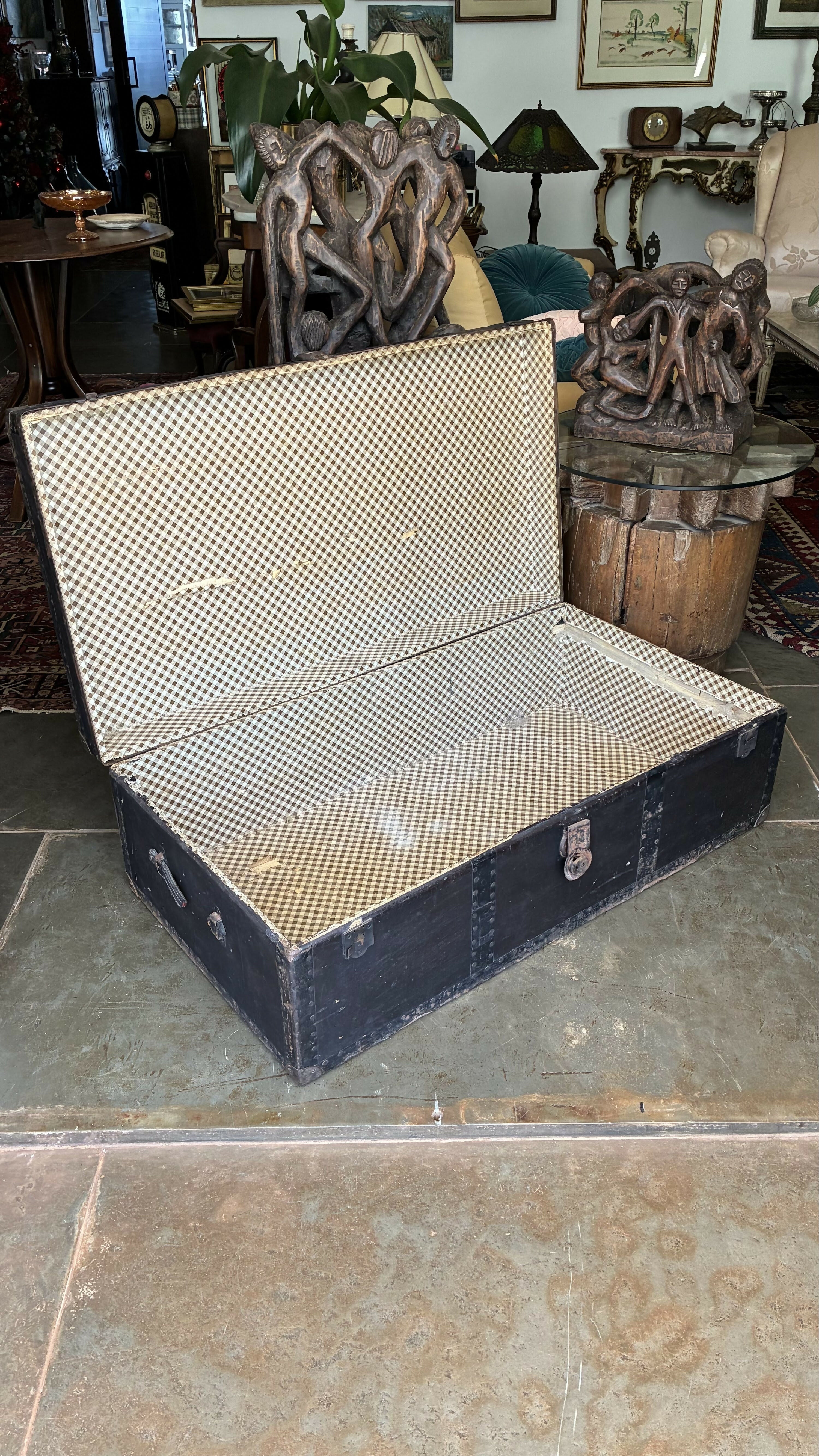 Baú Antigo de Madeira