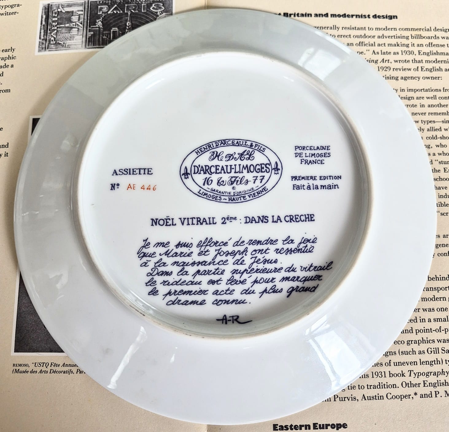 Coleção de pratos decorativos em porcelana francesa Limoges, a série "Noël Vitrail" de 1976, Henri D&