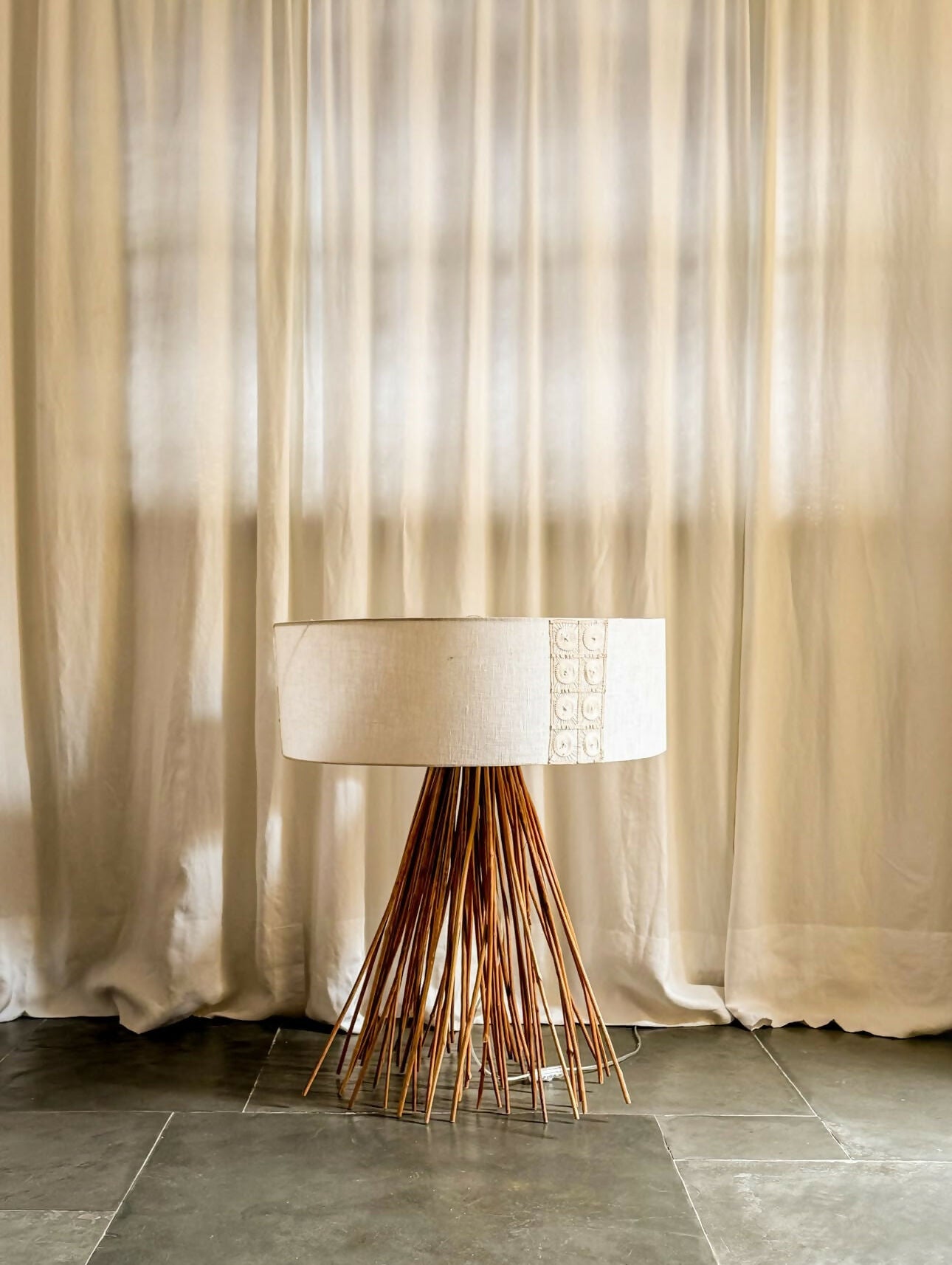 Luminária Feixe, José Abias.