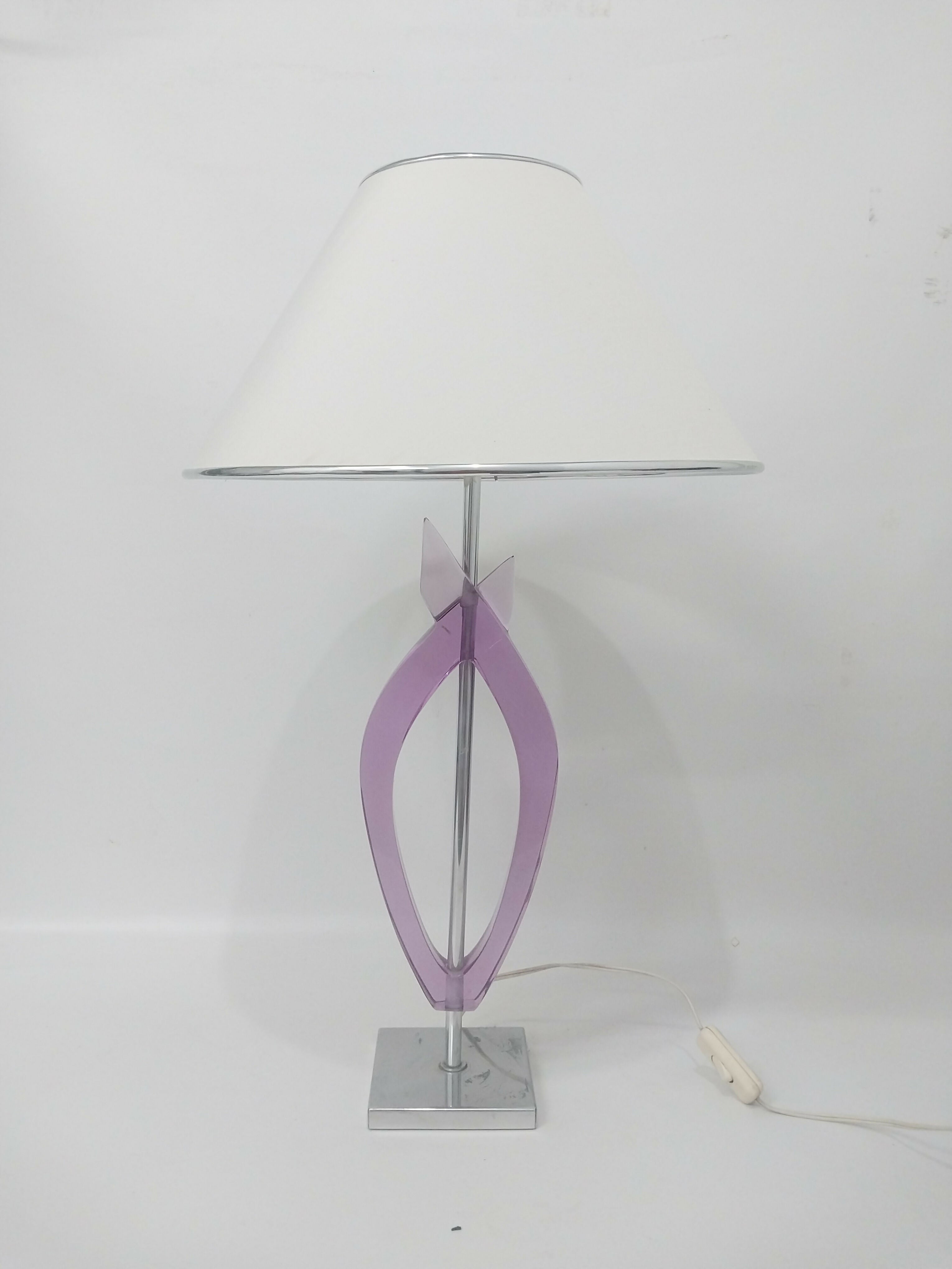 Abajur Vintage em Metal e Acrílico