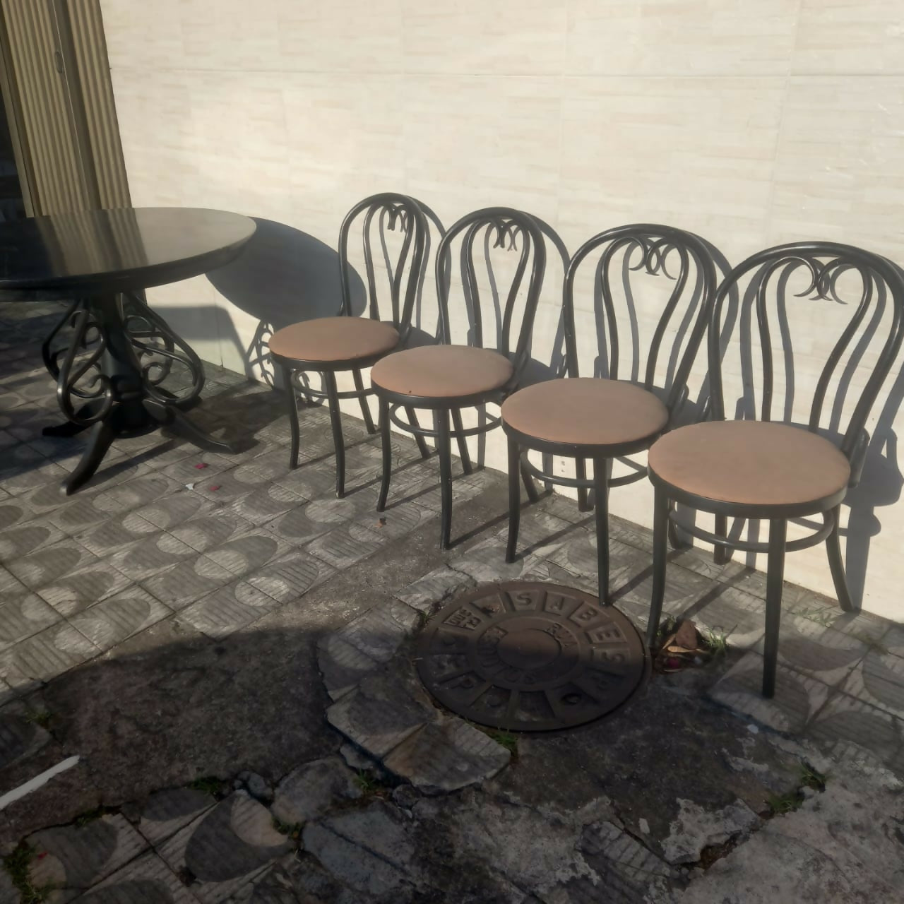 Jogo de mesa com 4 cadeiras Thonet
