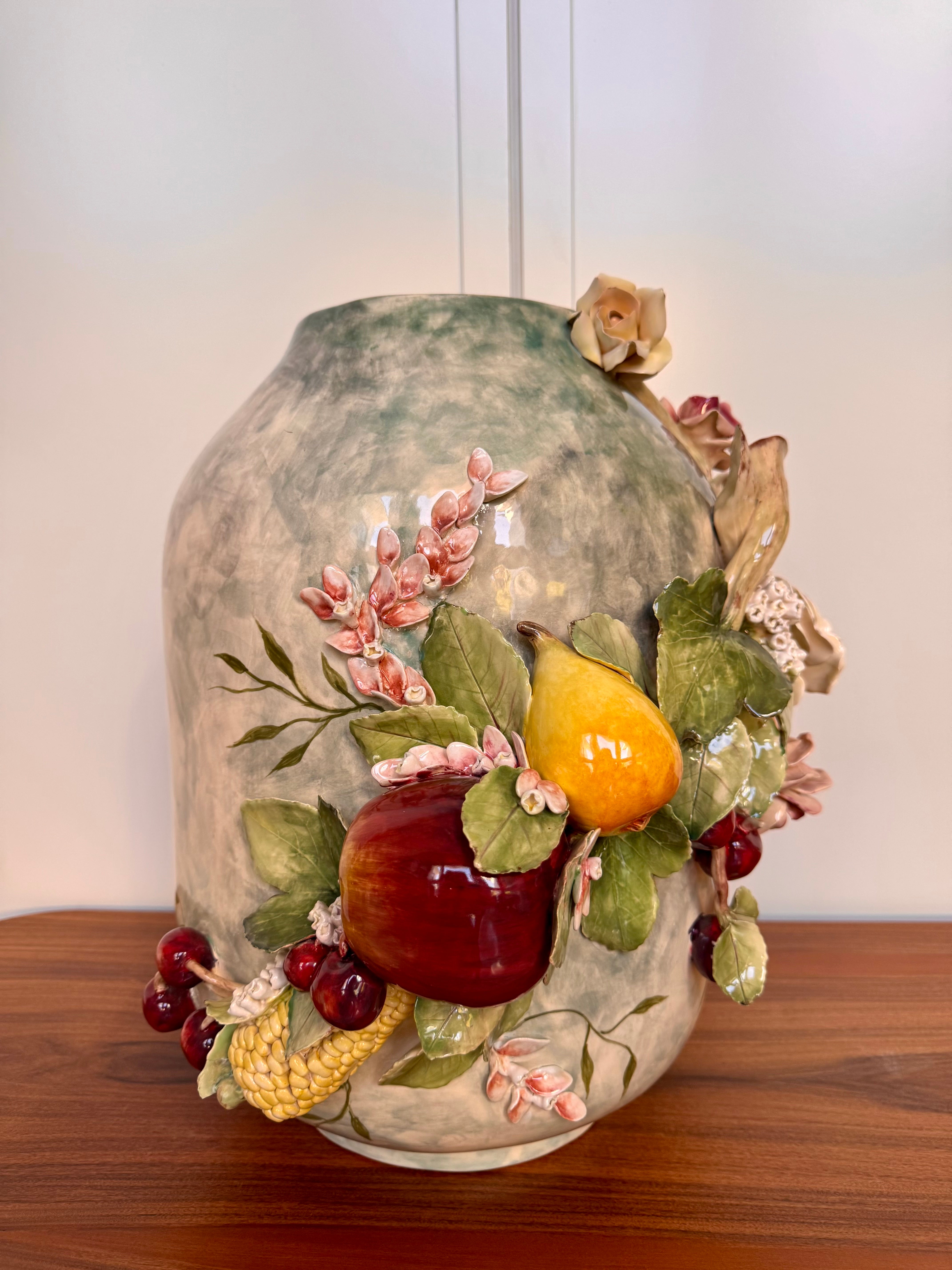 Vaso cerâmico decorativo estilo floral com frutas marca Zanatta