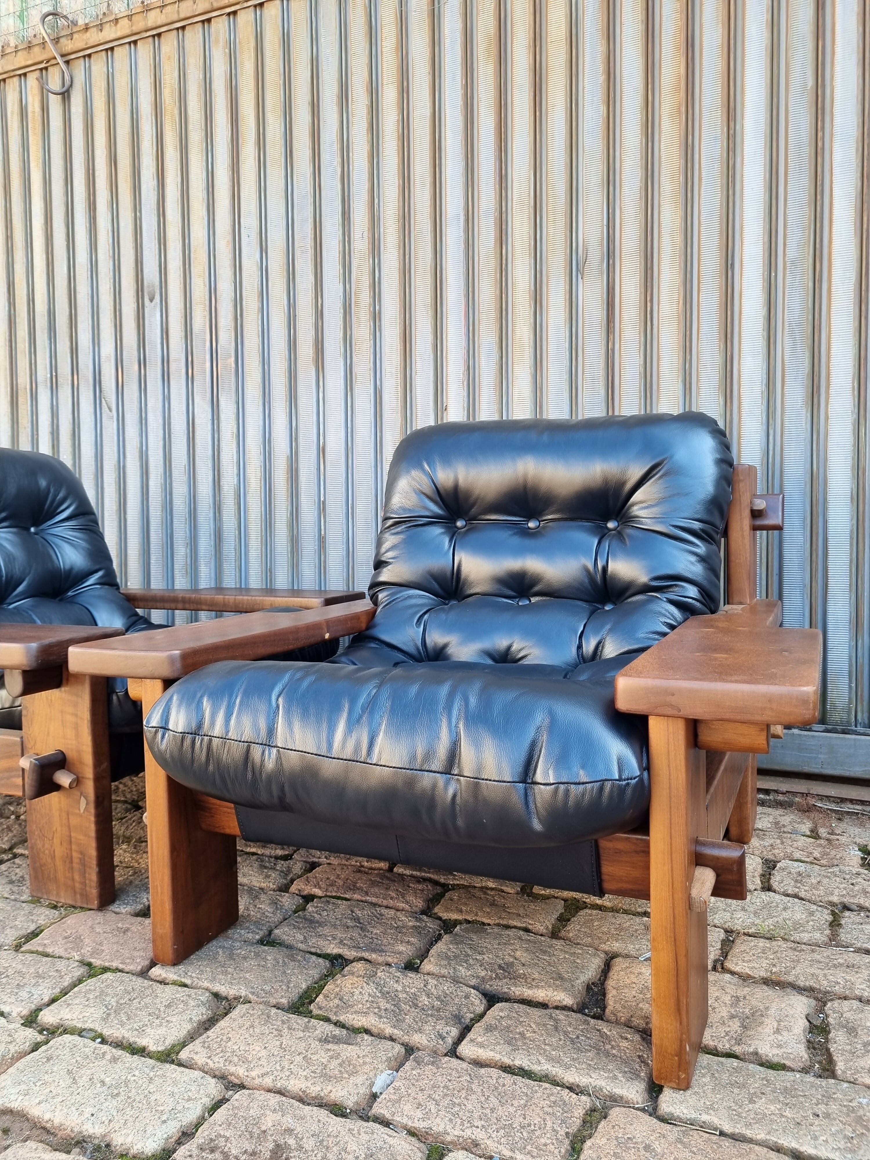 Par poltronas e Sofá Couro Jean Gillon
