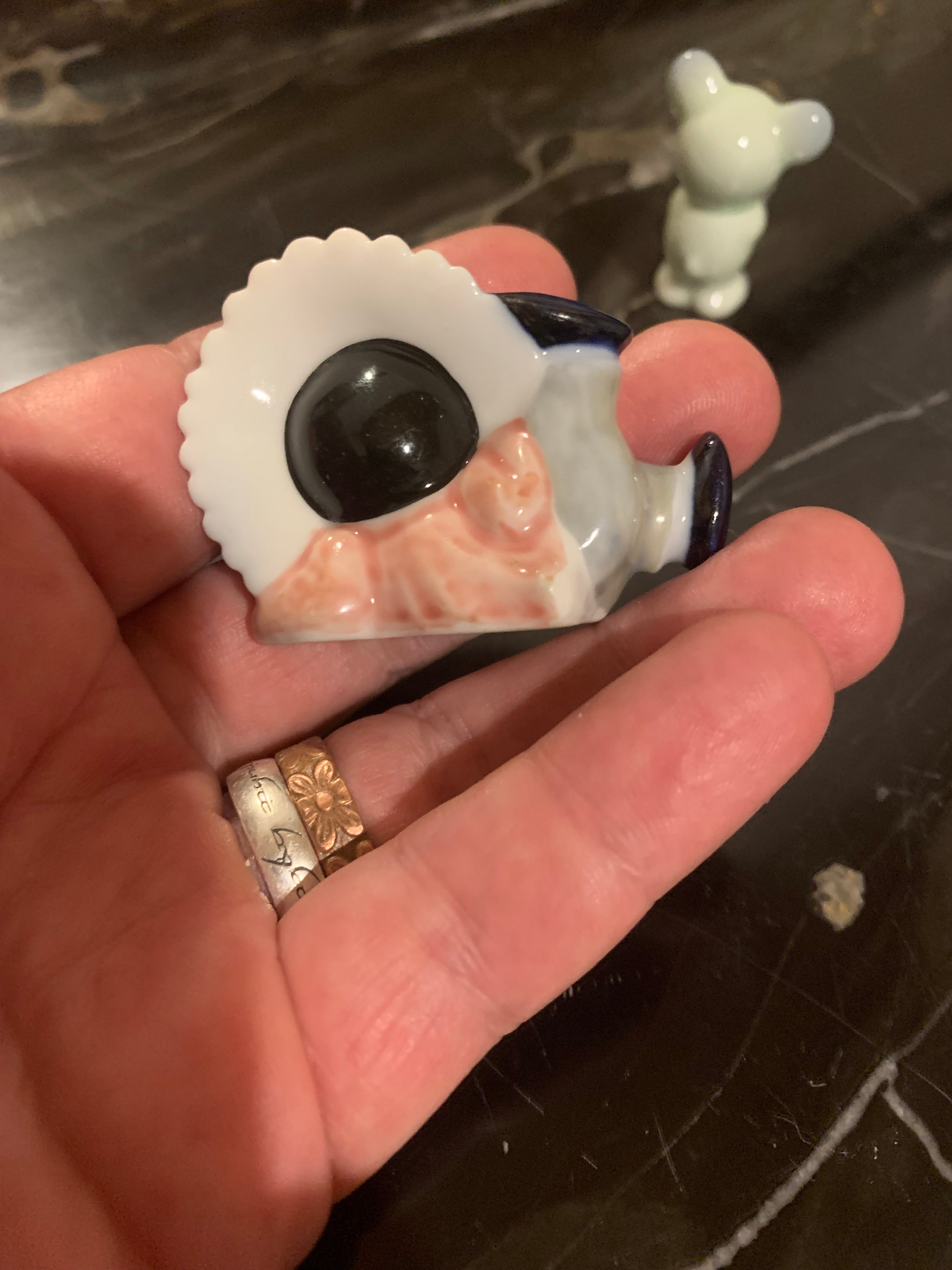 Bibelots em porcelana, provavelmente alemães, de delicadeza ímpar