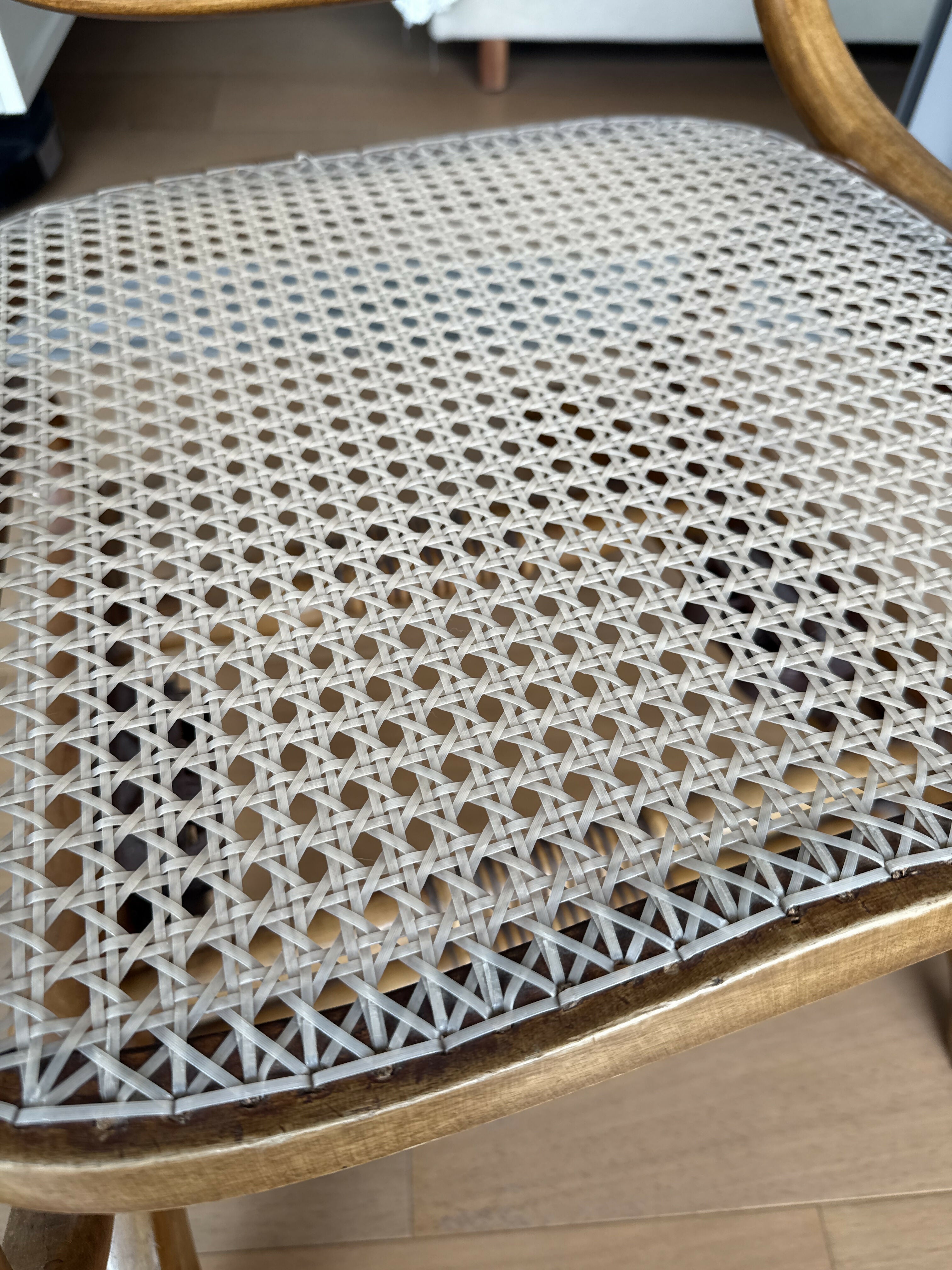 Cadeiras de balanço em palhinha