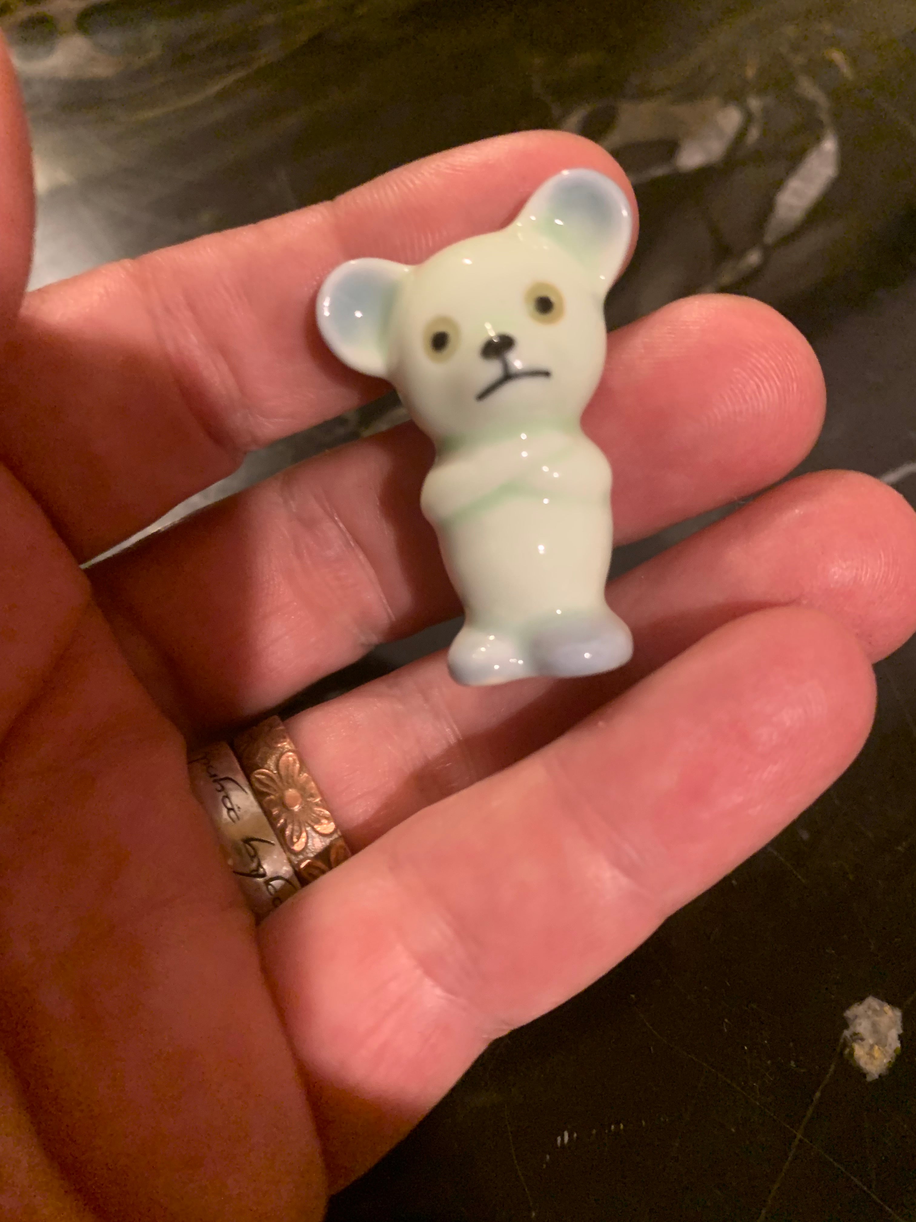 Bibelots em porcelana, provavelmente alemães, de delicadeza ímpar