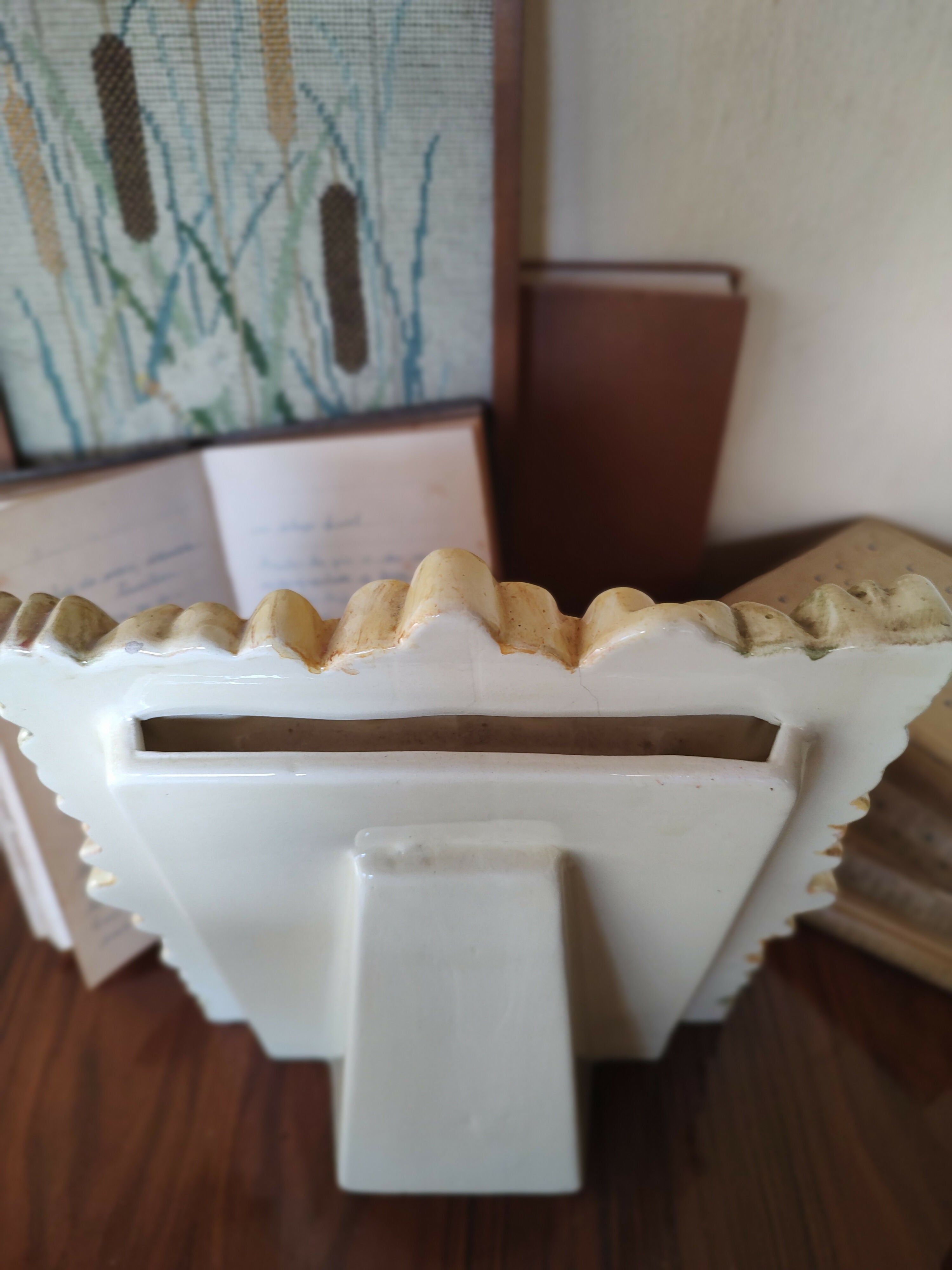 Maravilhoso e Raro Porta retrato Weiss florido em faiança (23cm x 26cm)