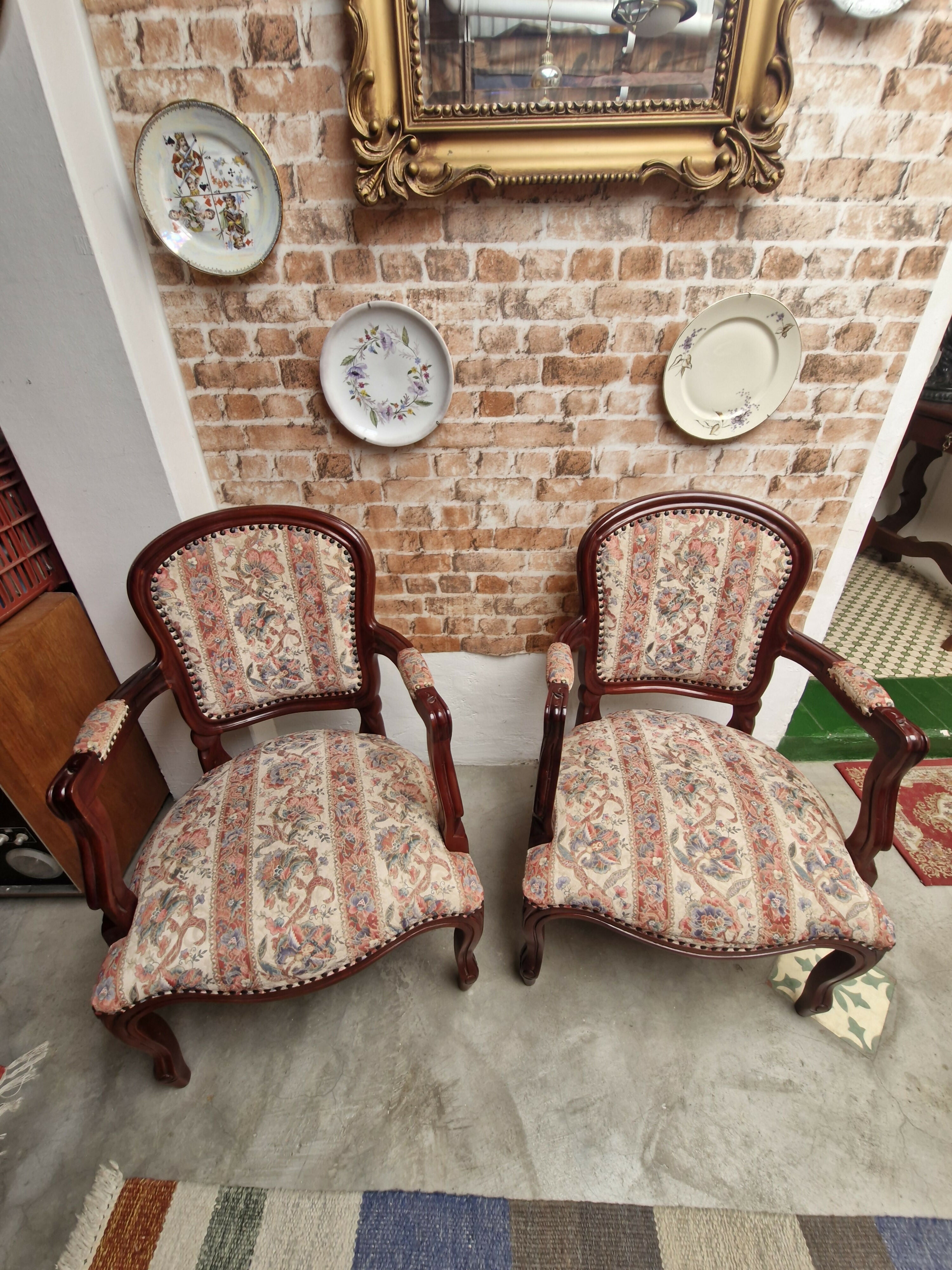 Par de Poltronas Luiz XV