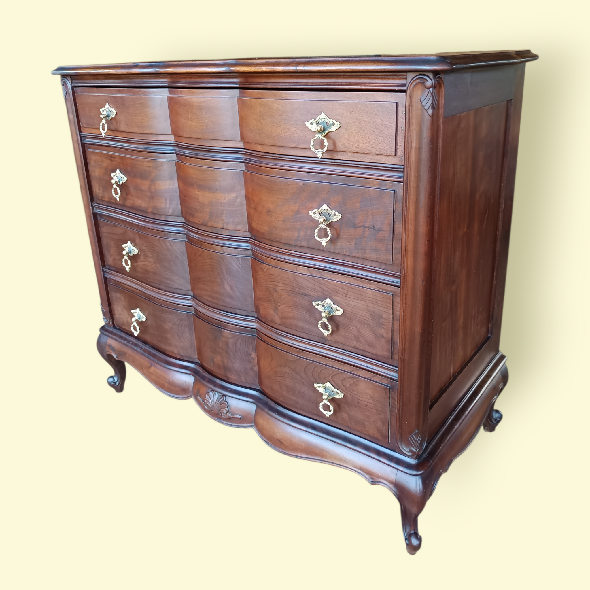 Luxuosa Cômoda Bombê com espelho bisotado