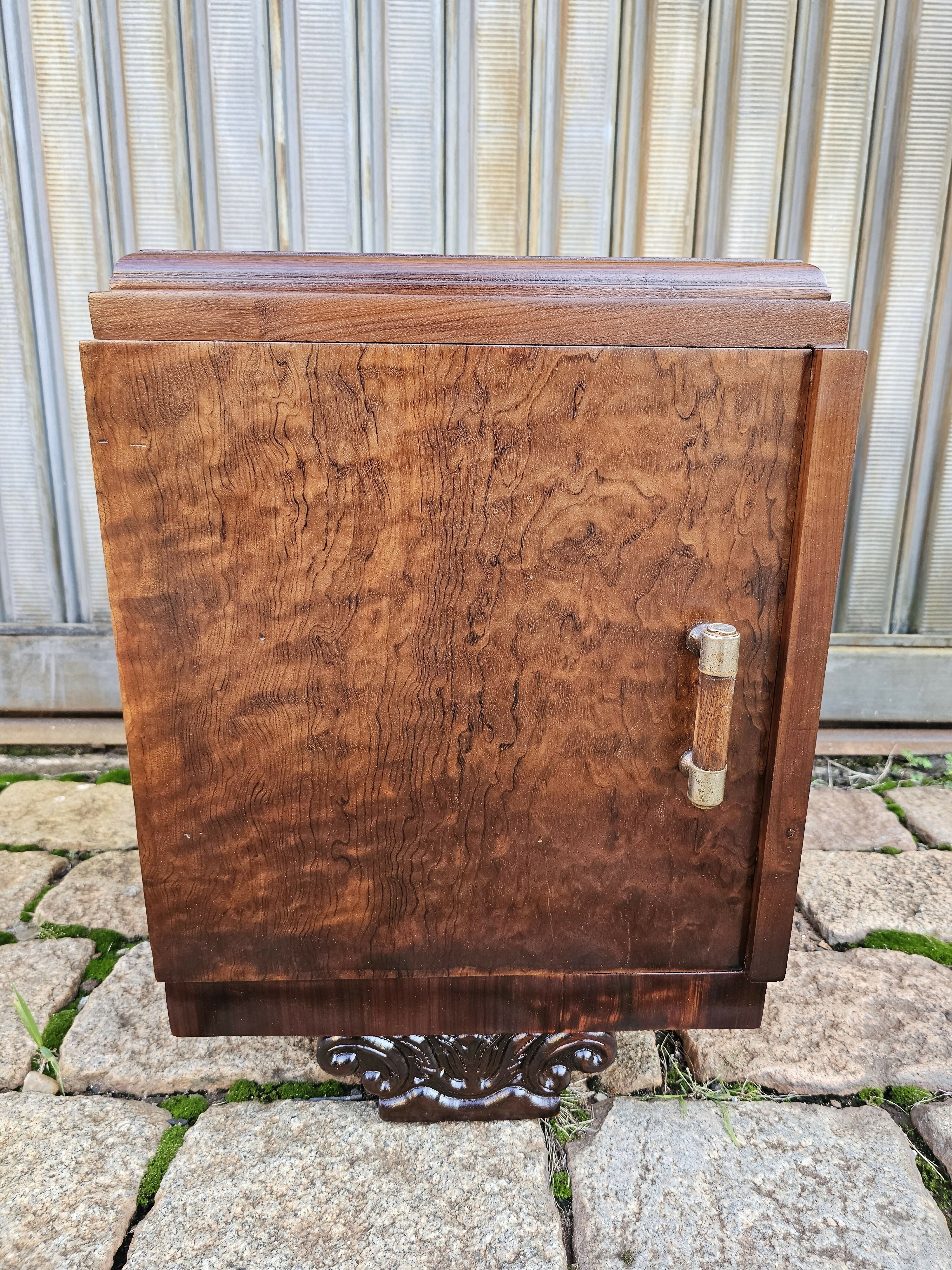 Criado / mesa de cabeceira art déco em Imbuia