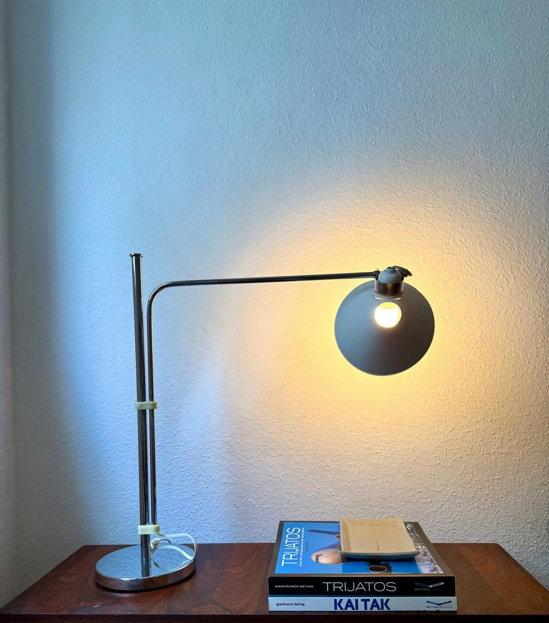 Luminária de Mesa modernista cromada anos 80
