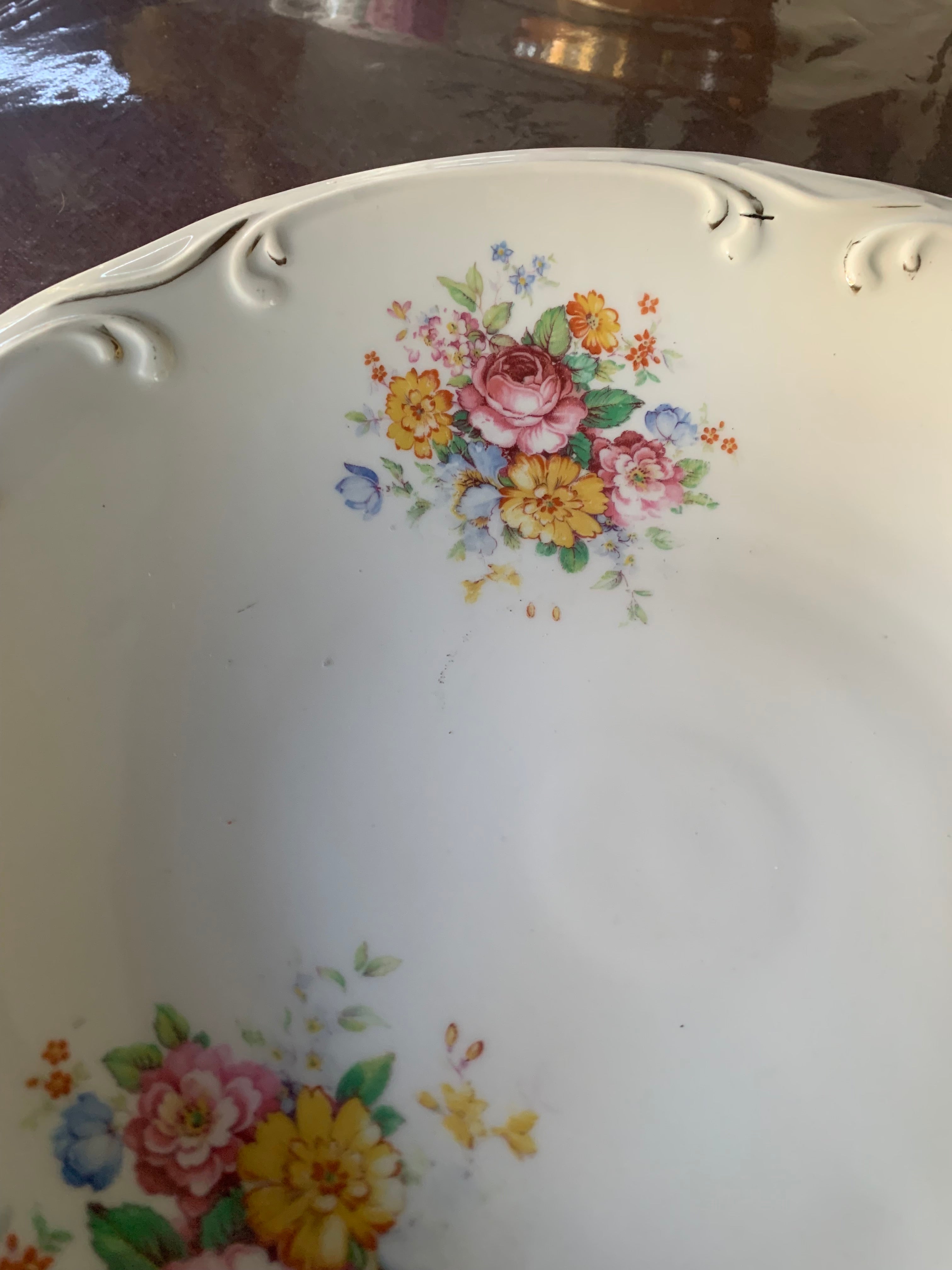 Grande e muito antiga travessa funda porcelana Schimdt com motivos florais 