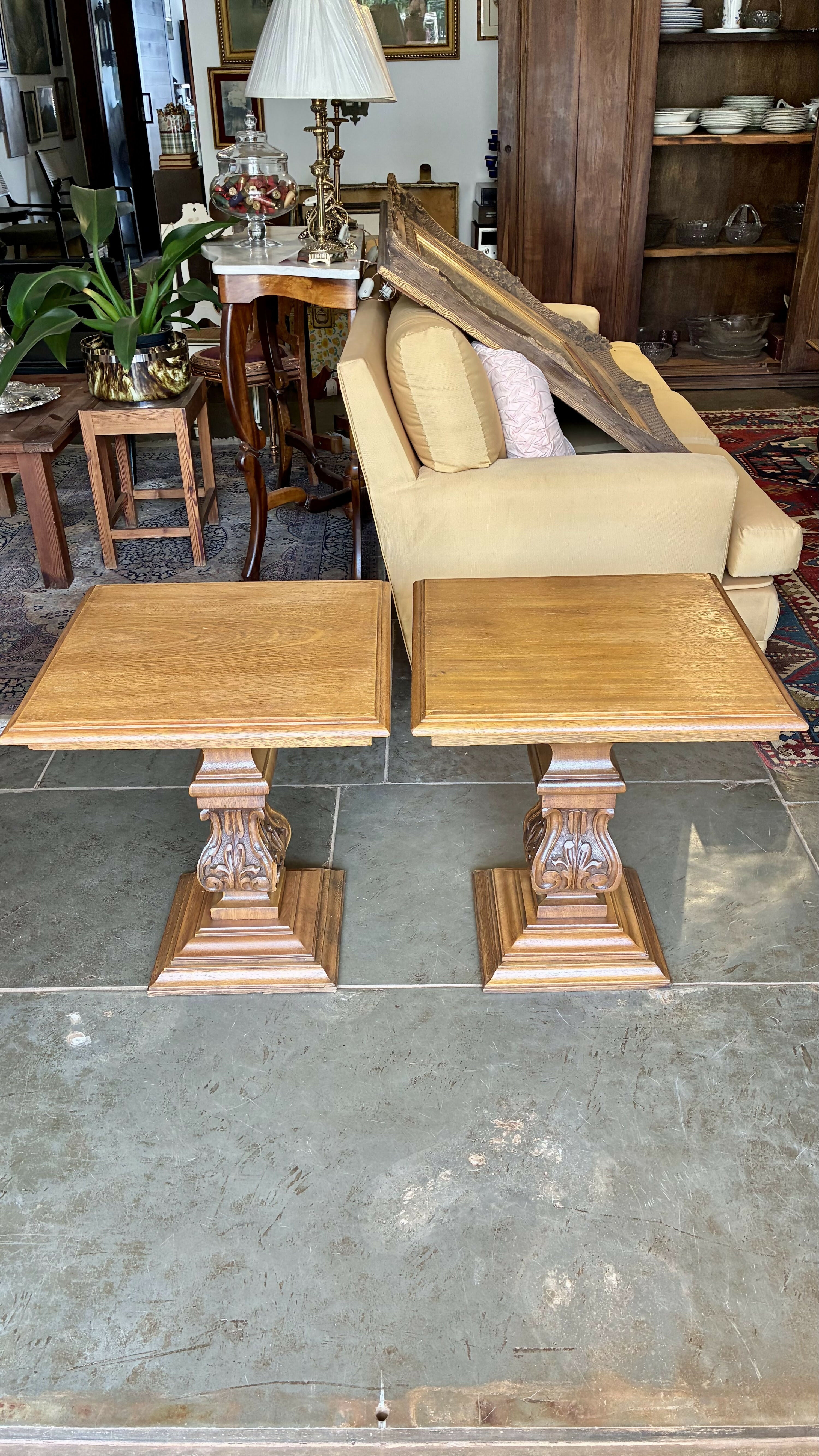 Mesas de canto antigas (valor unitário)