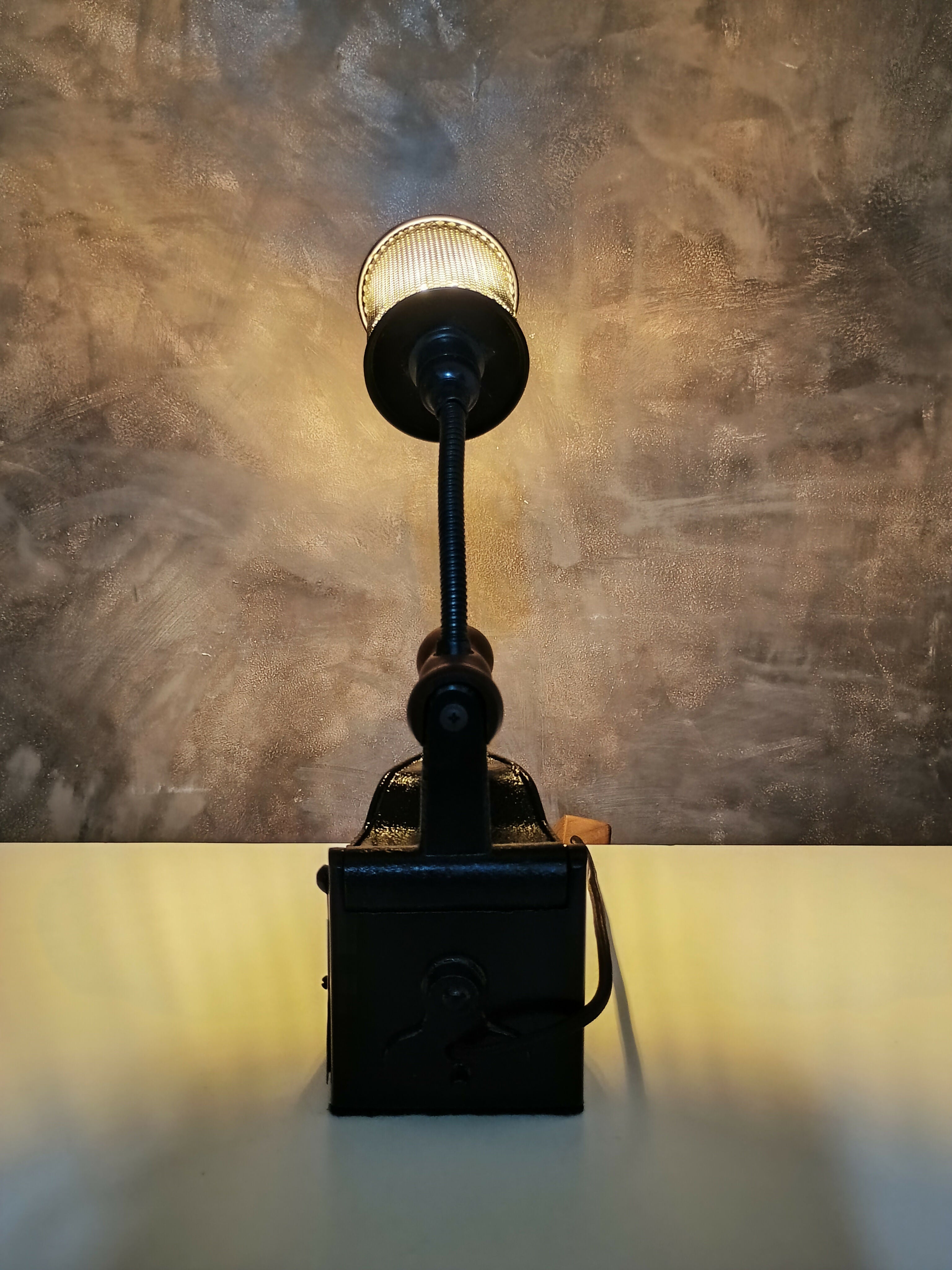 Luminária Ferro de Passar com Cúpula