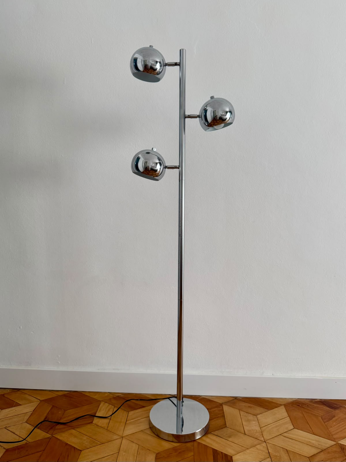 Luminária de piso cromada anos 80 "Bolinha"
