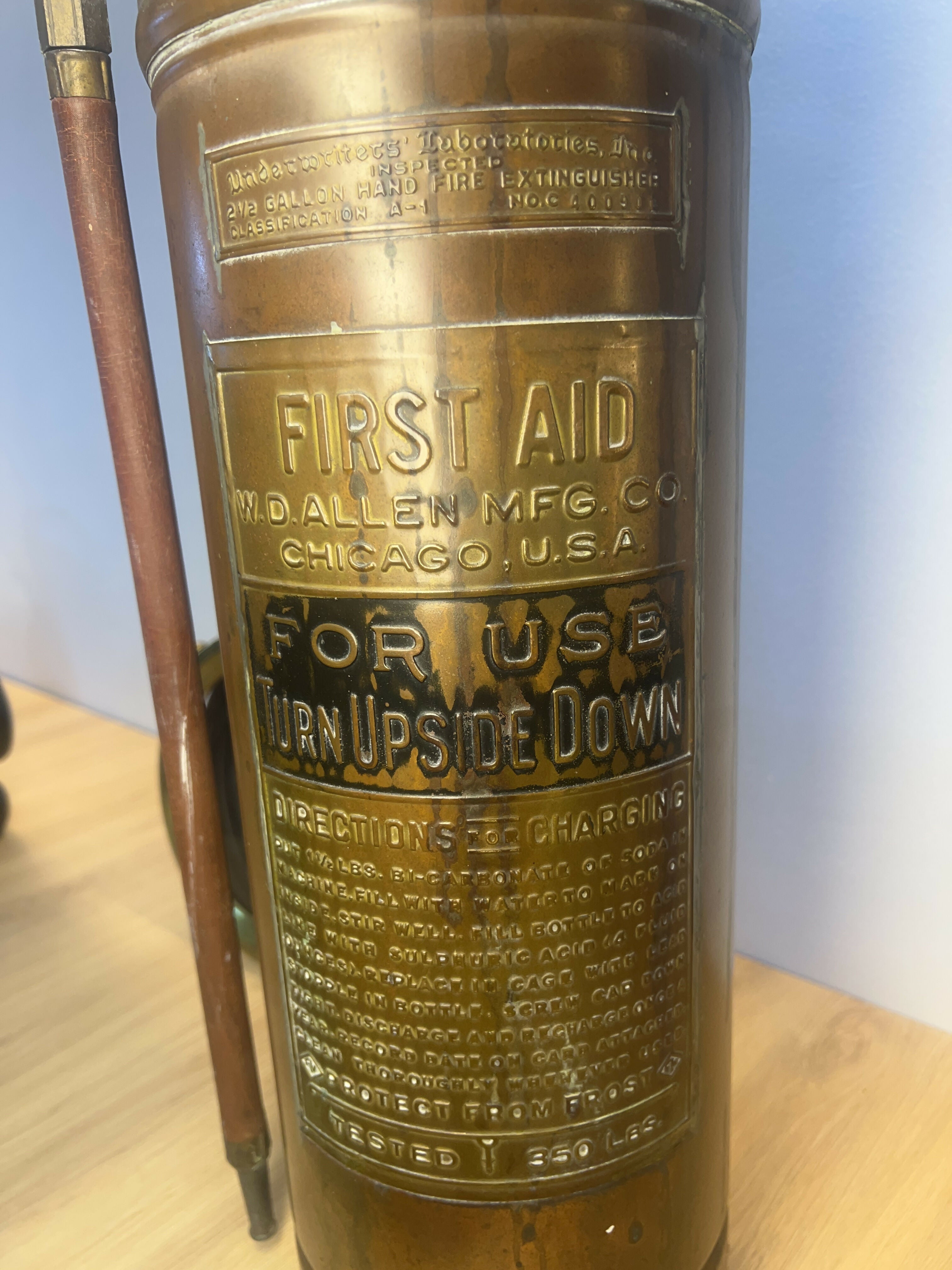 Extintor EUA do início do século latão e cobre