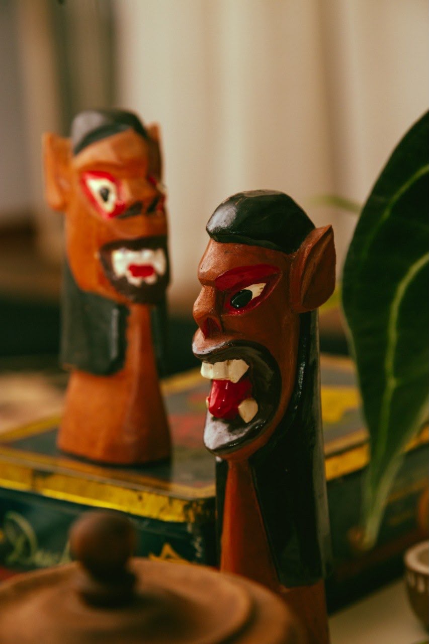 dupla de carrancas de madeira