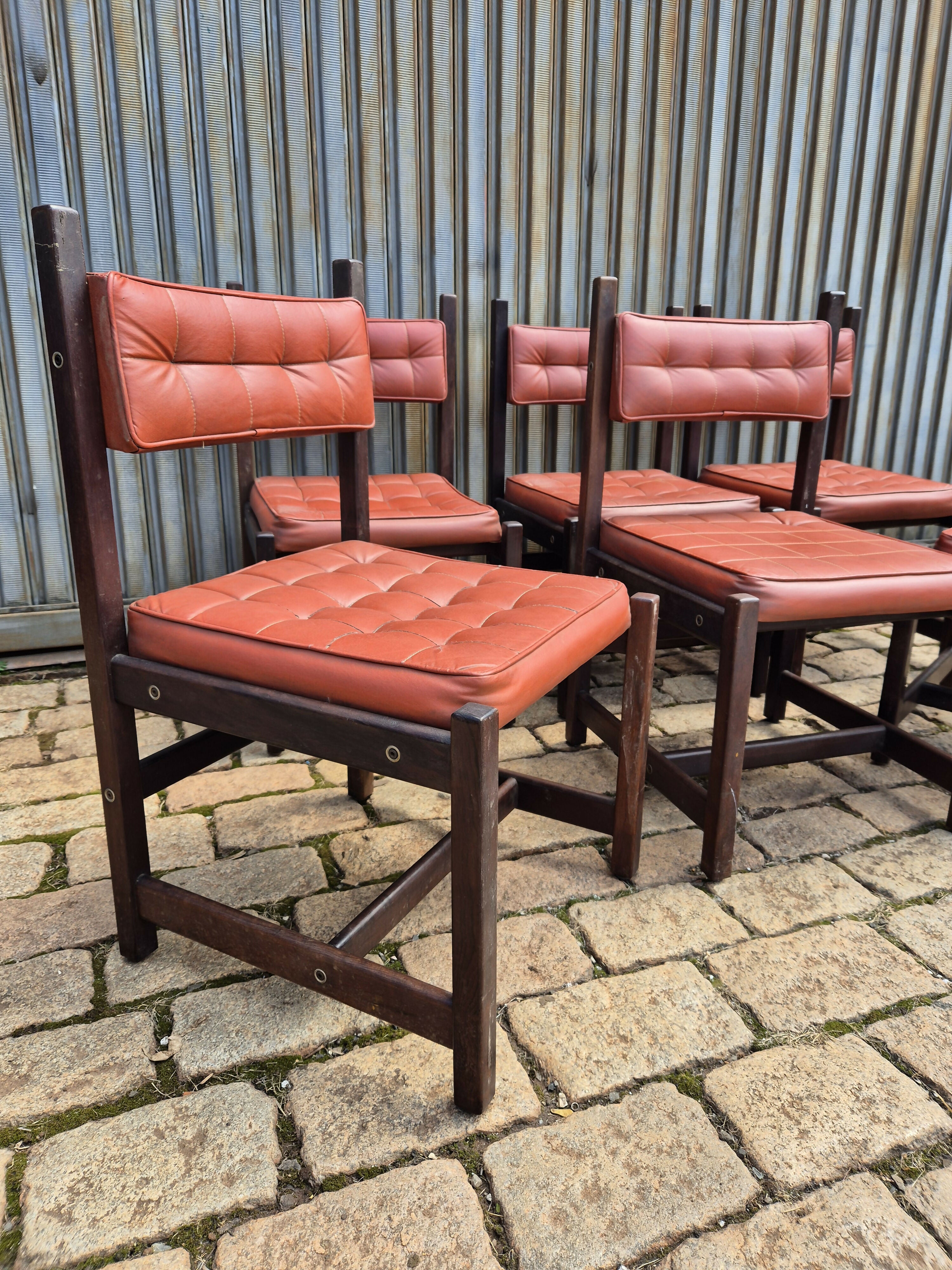 Conjunto mesa jantar modernista com 6 cadeiras