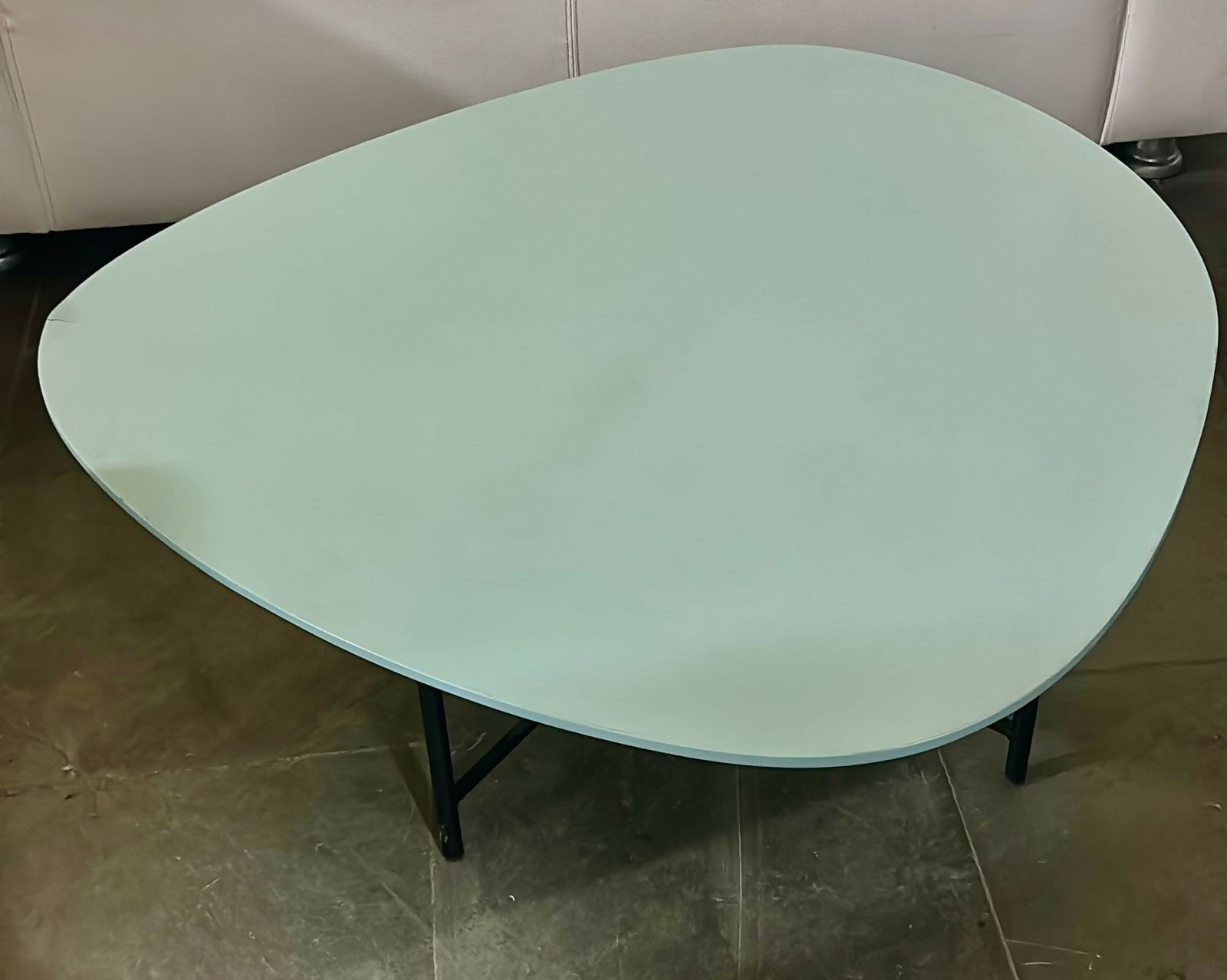 Mesa de centro Orgânica - Usada - medidas 70x85x33 altura