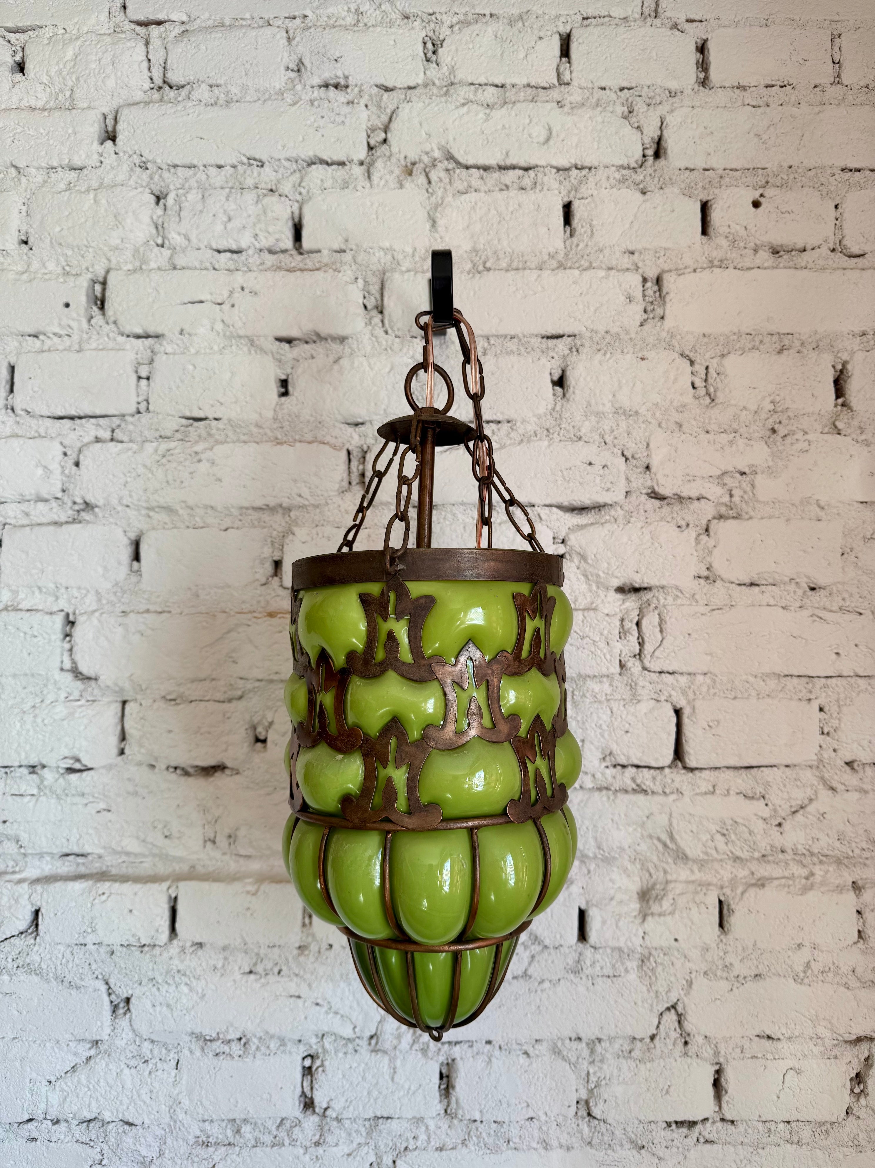 Linda Luminária / Lustre em Vidro Soprado Bombê verde - Elétrica Renovada