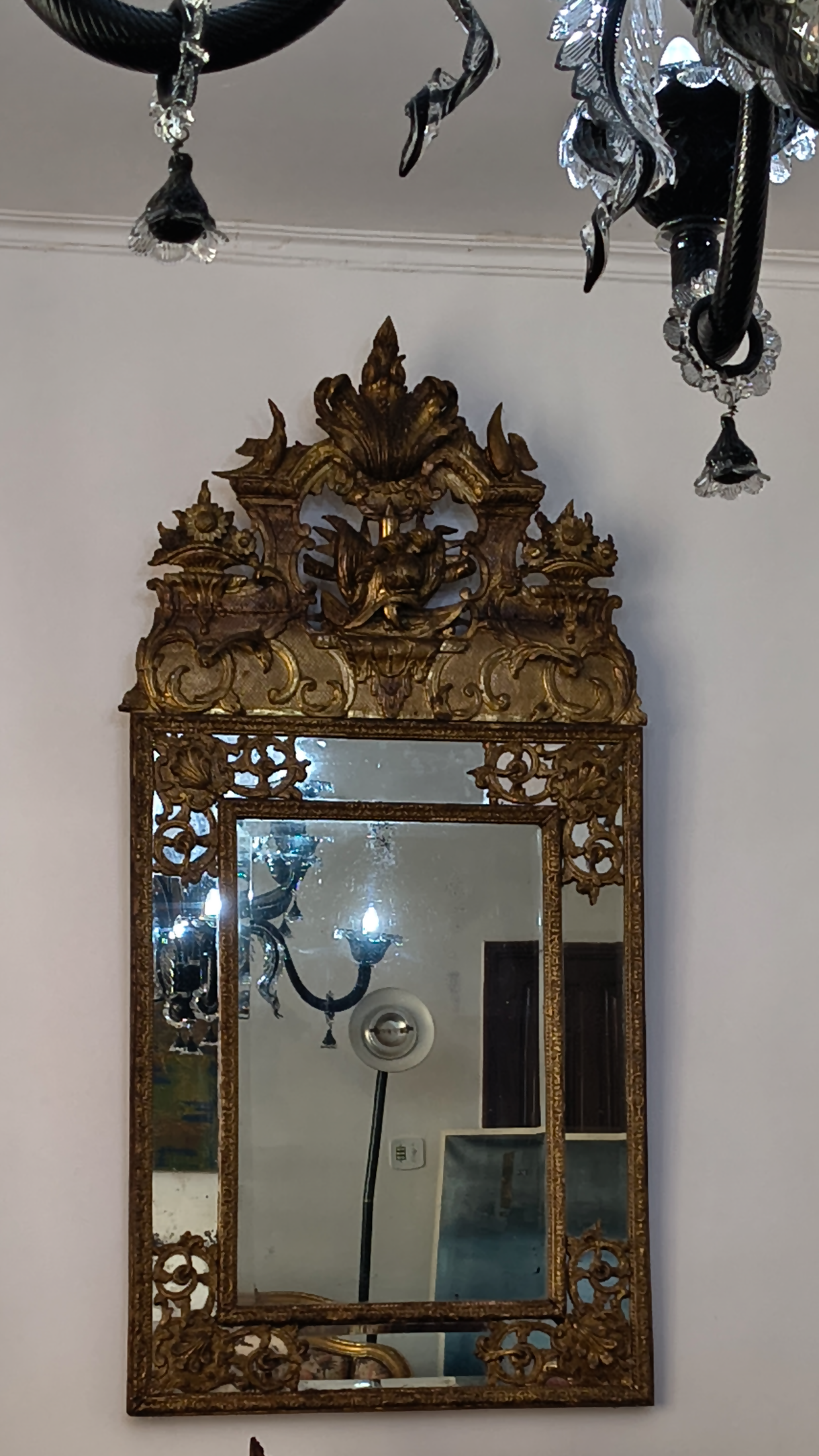 Espelho antigo em madeira com folheação a ouro