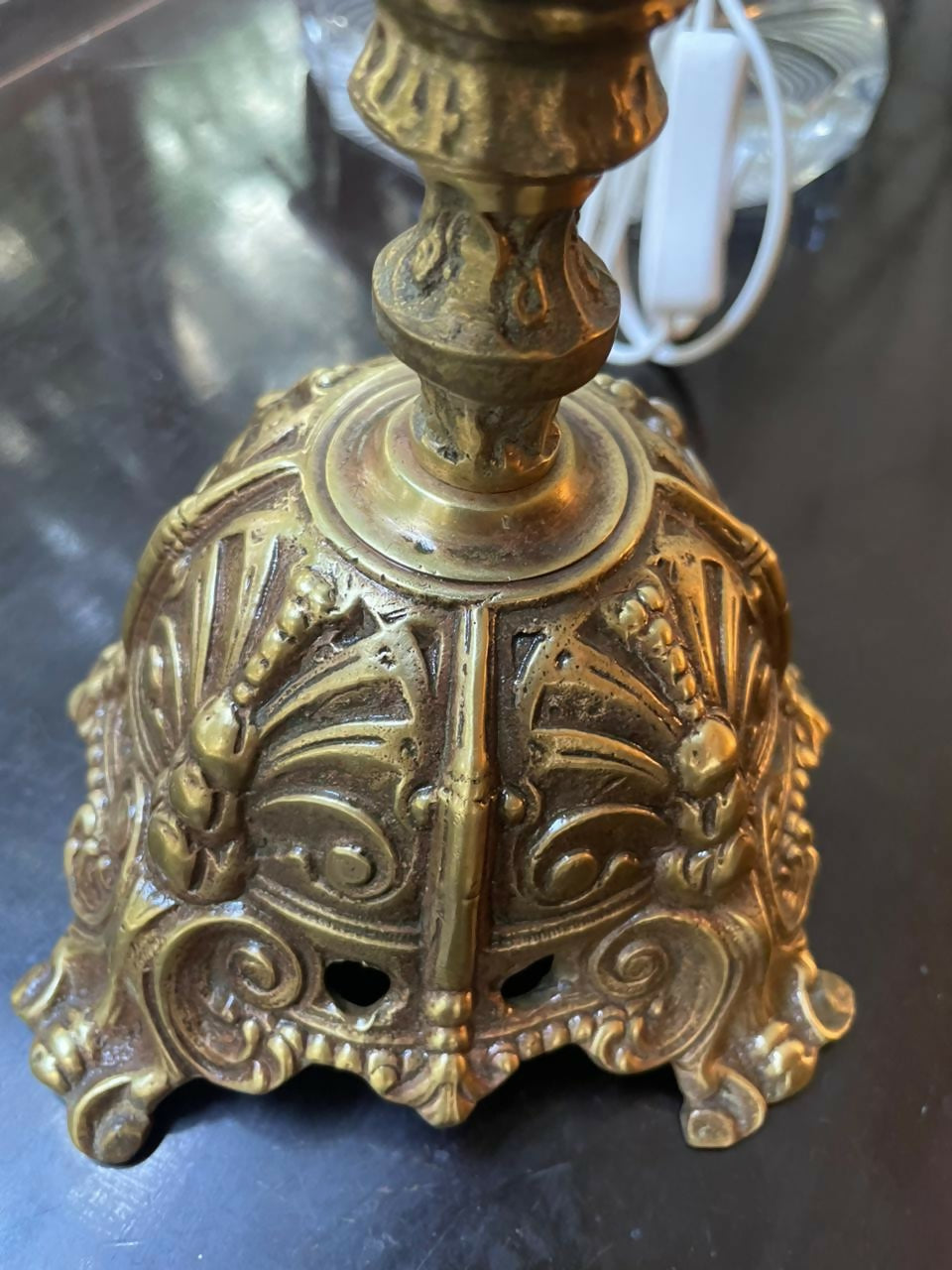 Grande abajur em bronze com cúpula em cristal verde (73cm)