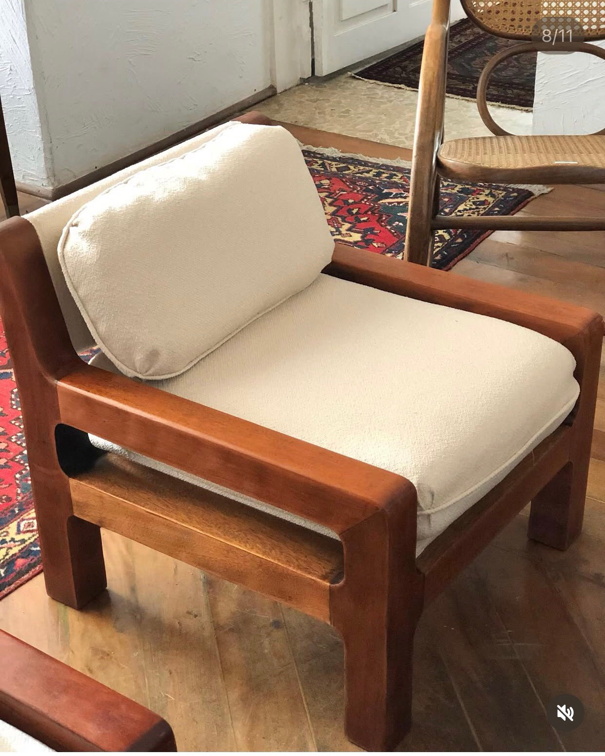 Poltronas de madeira com estofado anos 60 (valor unitário) 