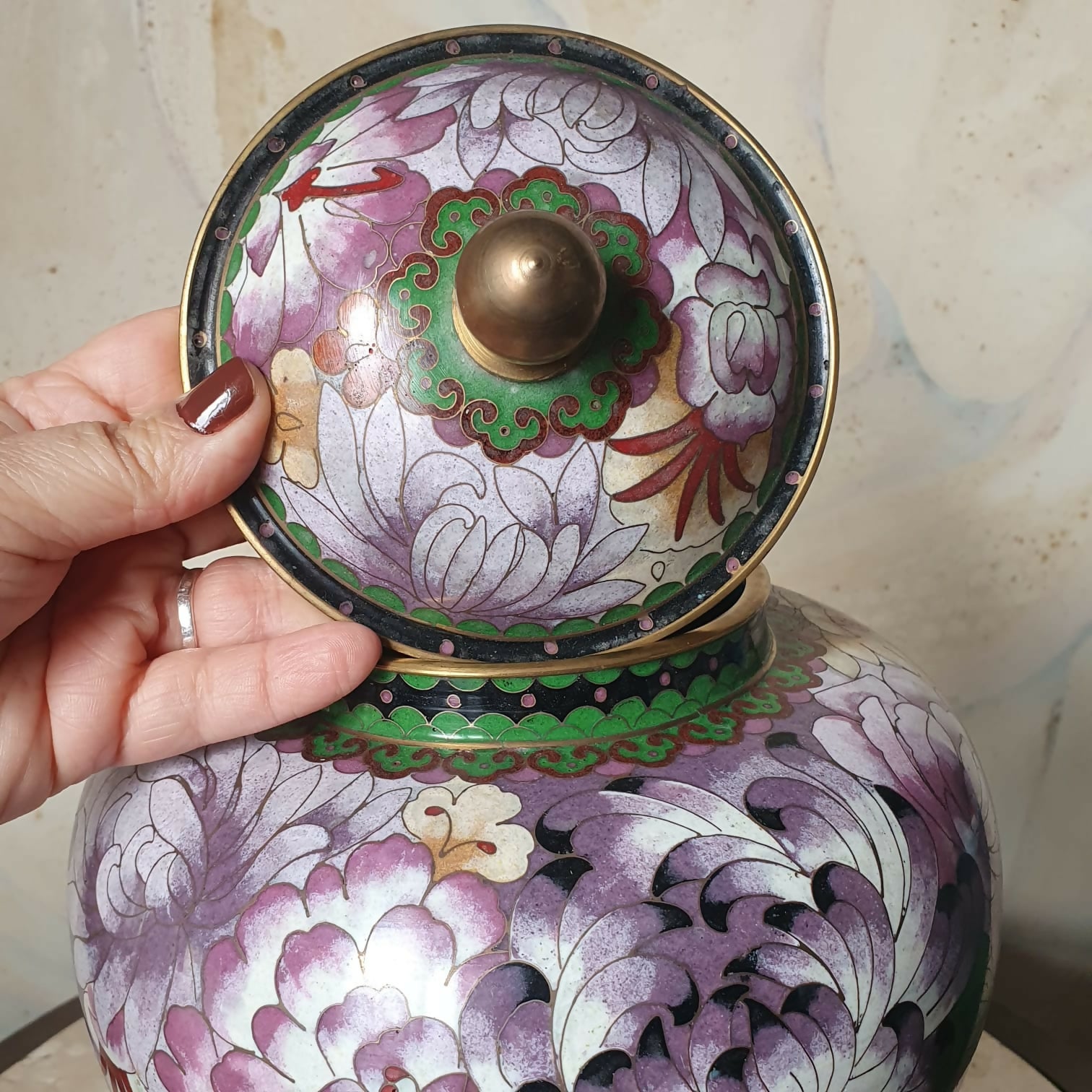 Potiche bojudo em Cloisonné Malva Floral com Peanha