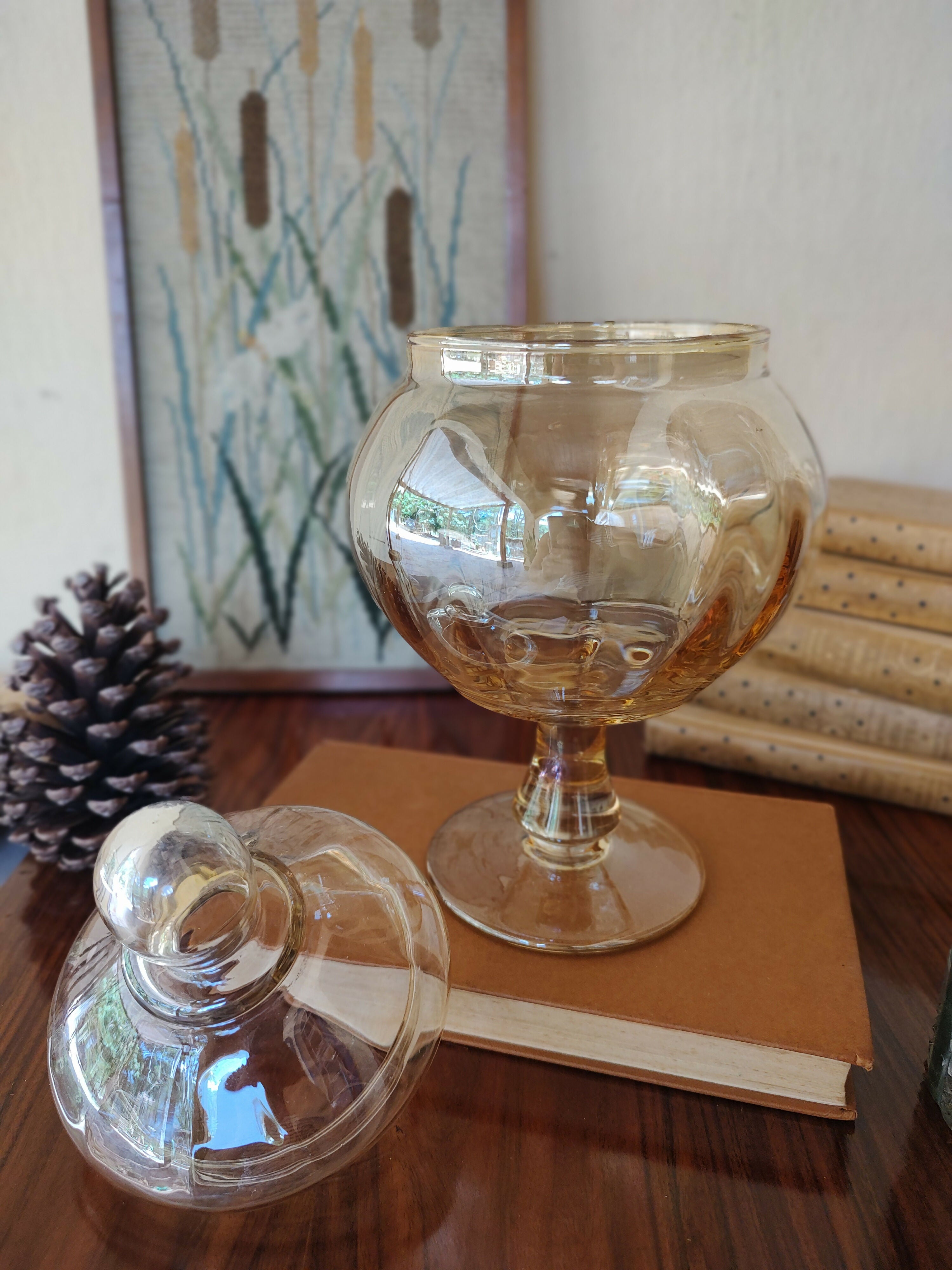 Antigo Baleiro / Bomboniere com tampa em vidro âmbar furta cor