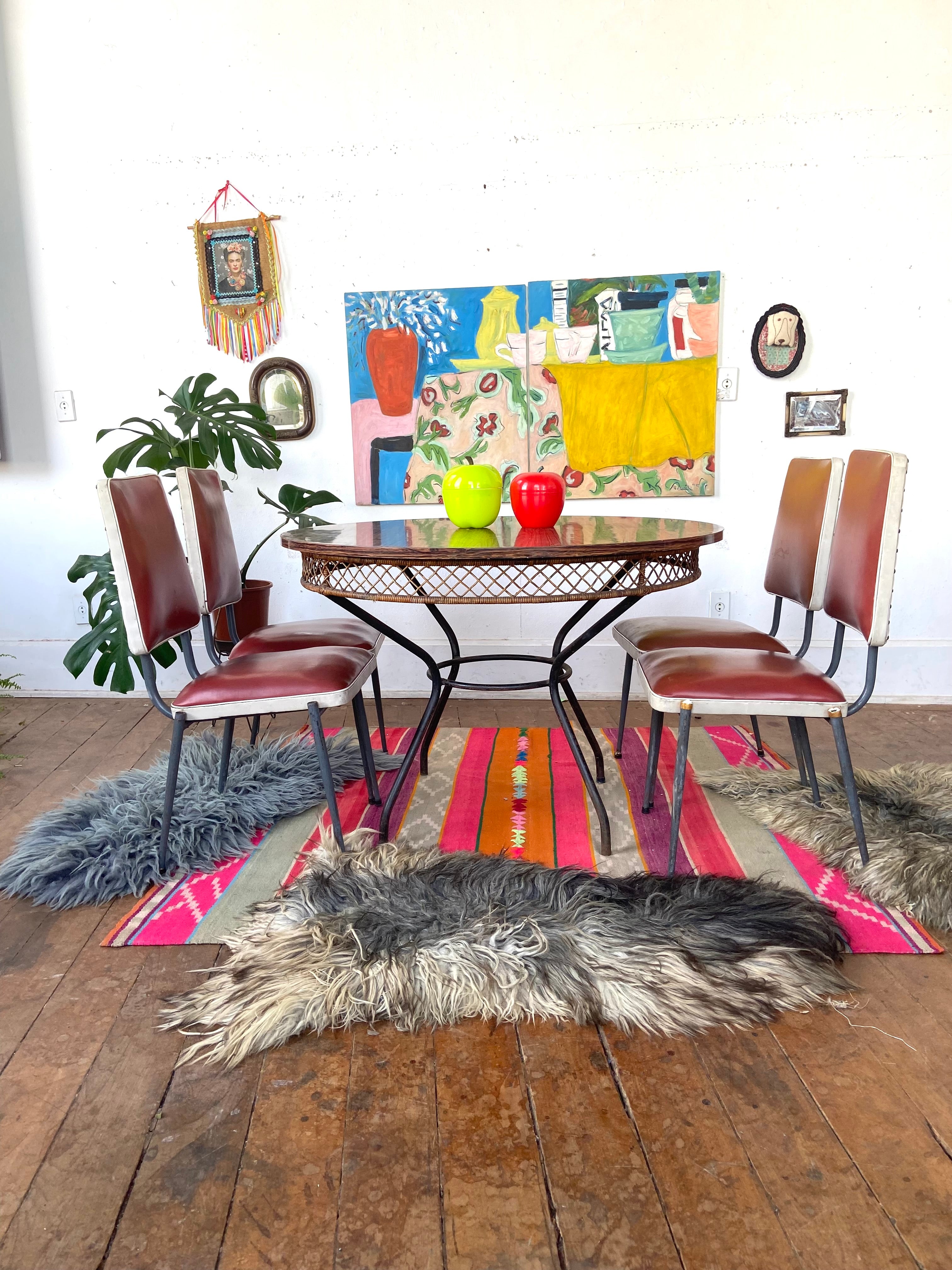 Conjunto de mesa redonda vintage em fórmica, ferro e rattan