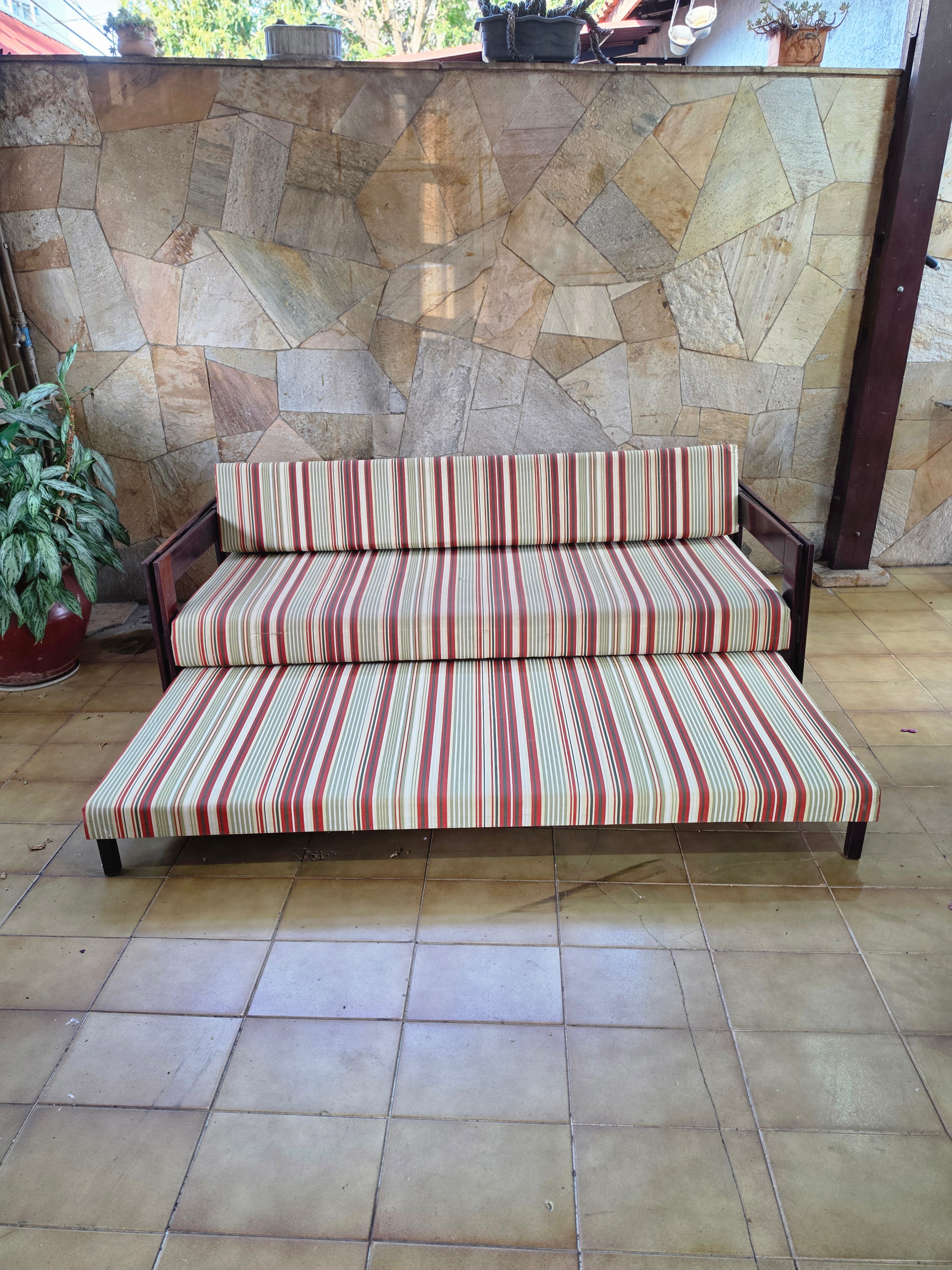 Sofá Cama Percival lafer mp 85 em tecido listrado original de época 