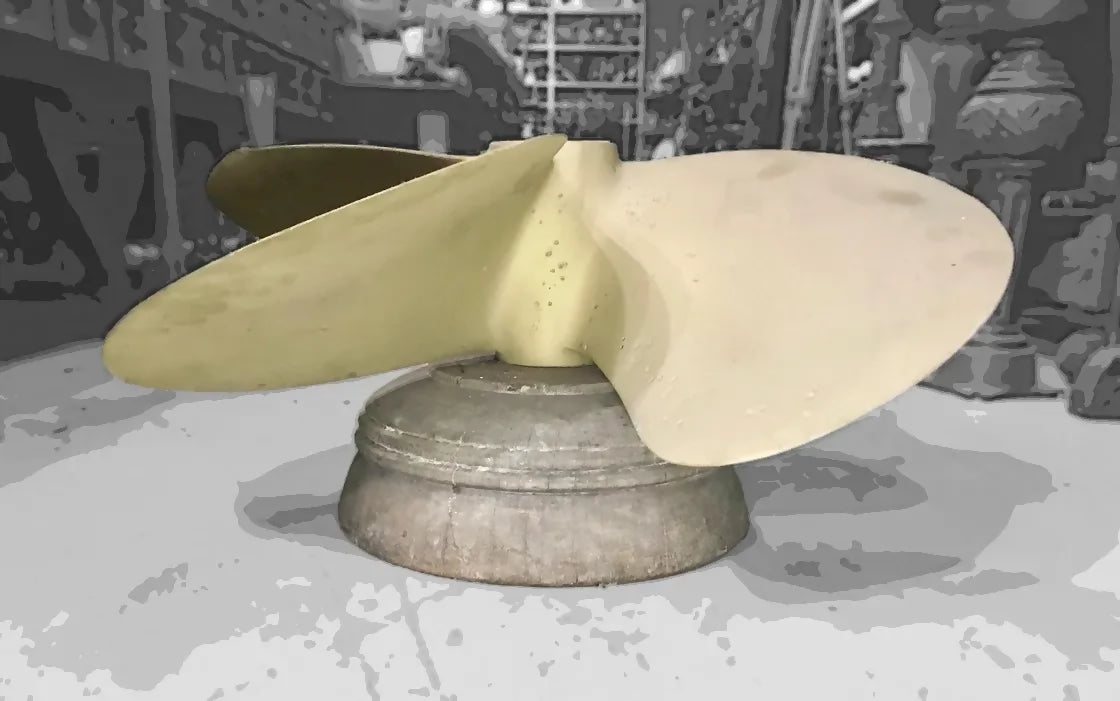 Hélice de barco (grande / em latão) - mesinha de centro