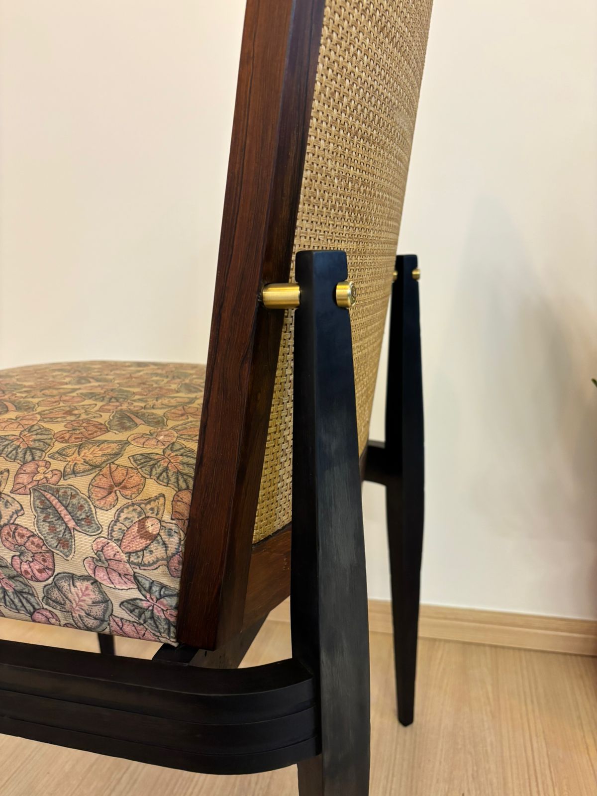 Cadeira modernista CIMO anos 60 com encosto em palhinha 