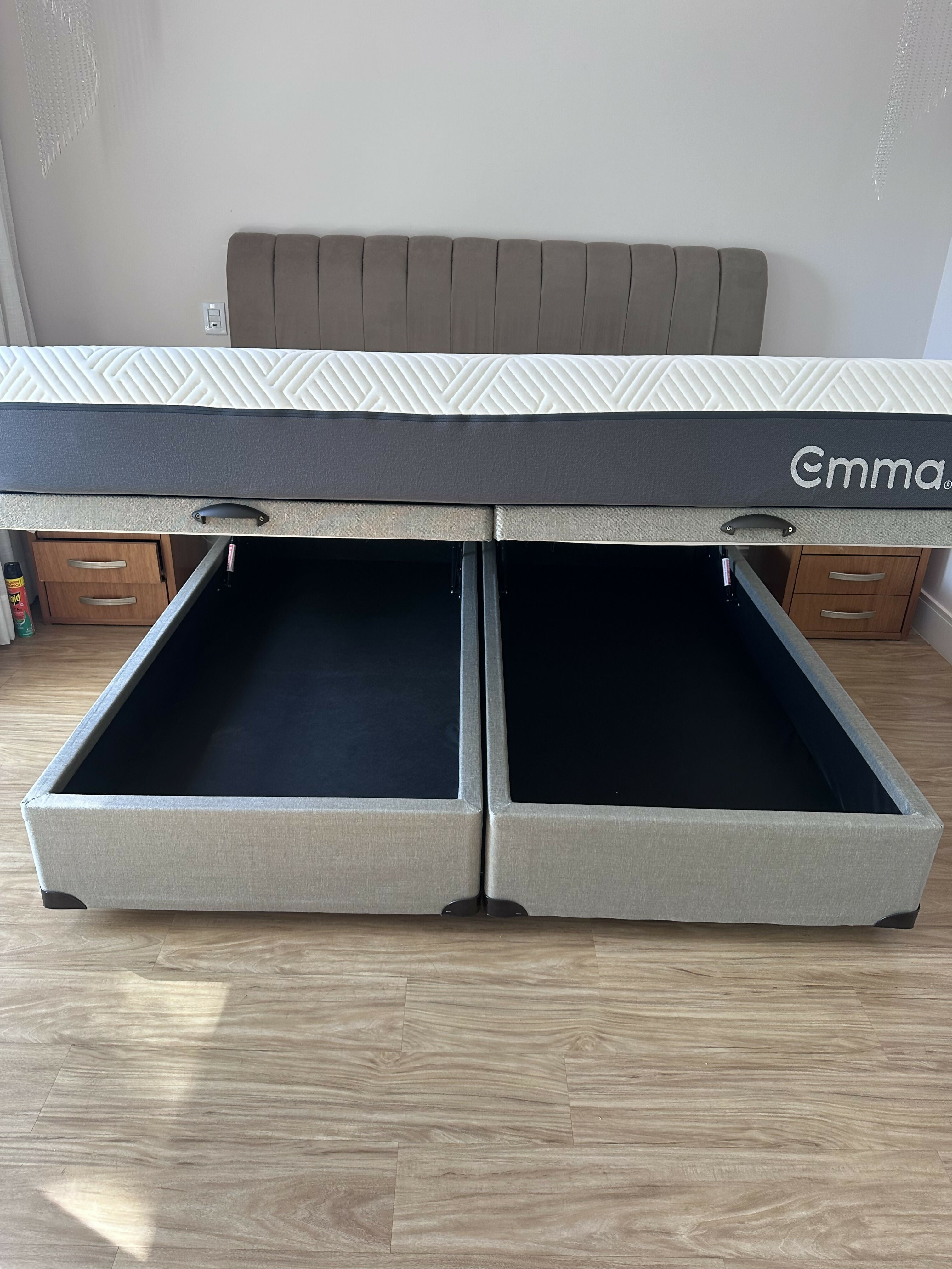 Cama king size box com cabeceira de veludo