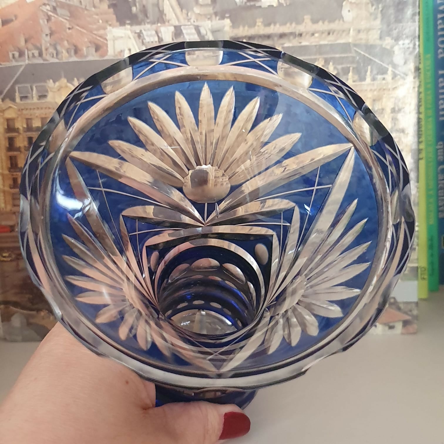 Pequeno vaso em cristal doublé azul marinho. Lindo!