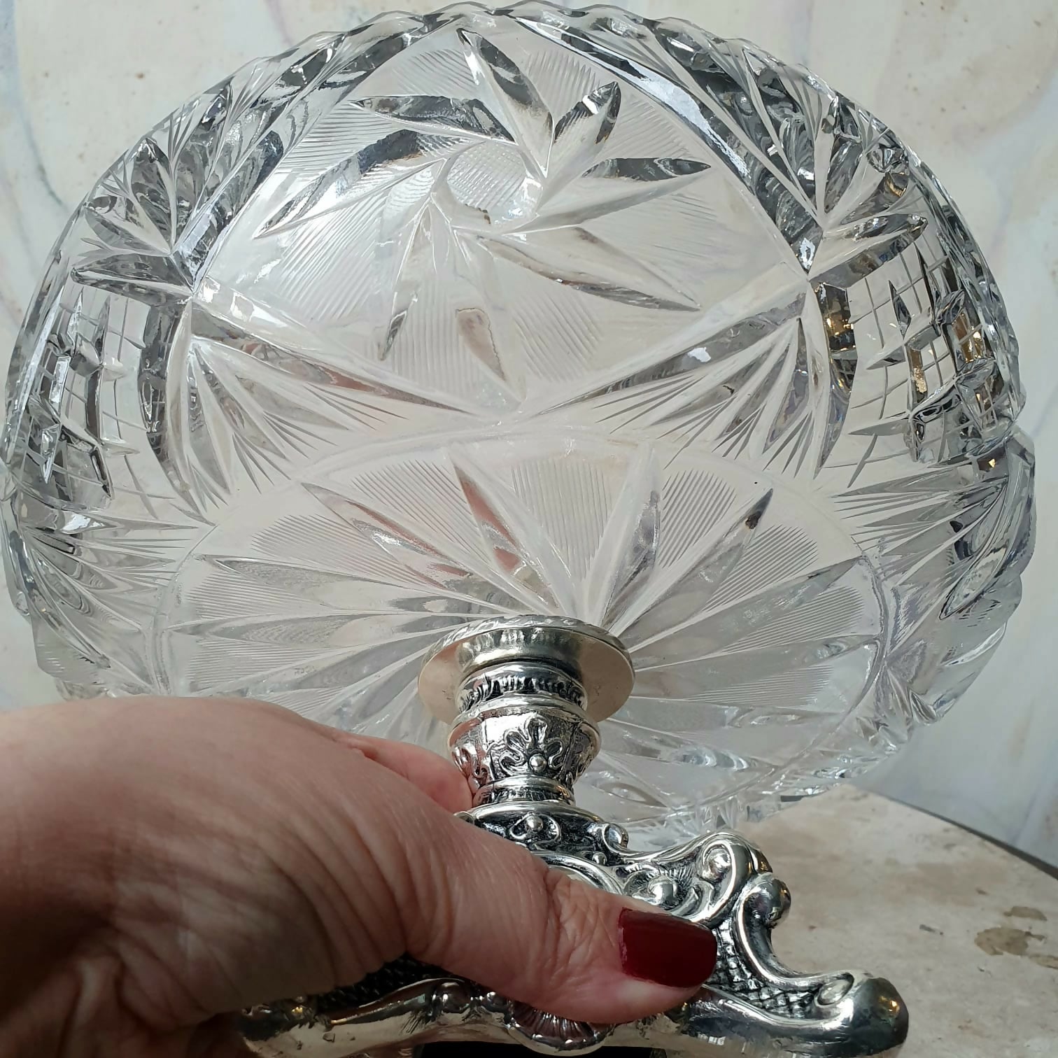 Centro de mesa em cristal alemão com pé alto espessurado à prata