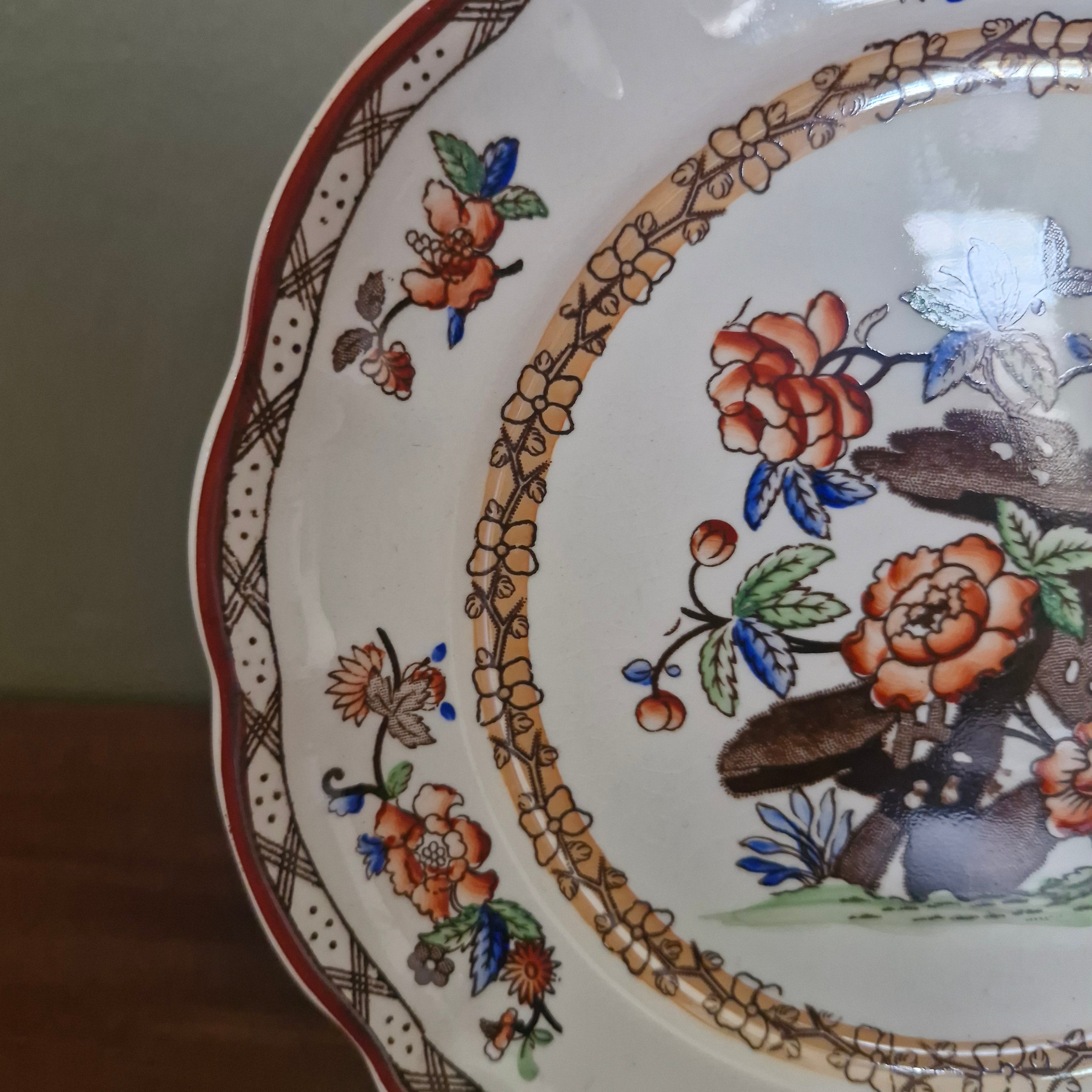 Prato decorativo porcelana com decoração floral 