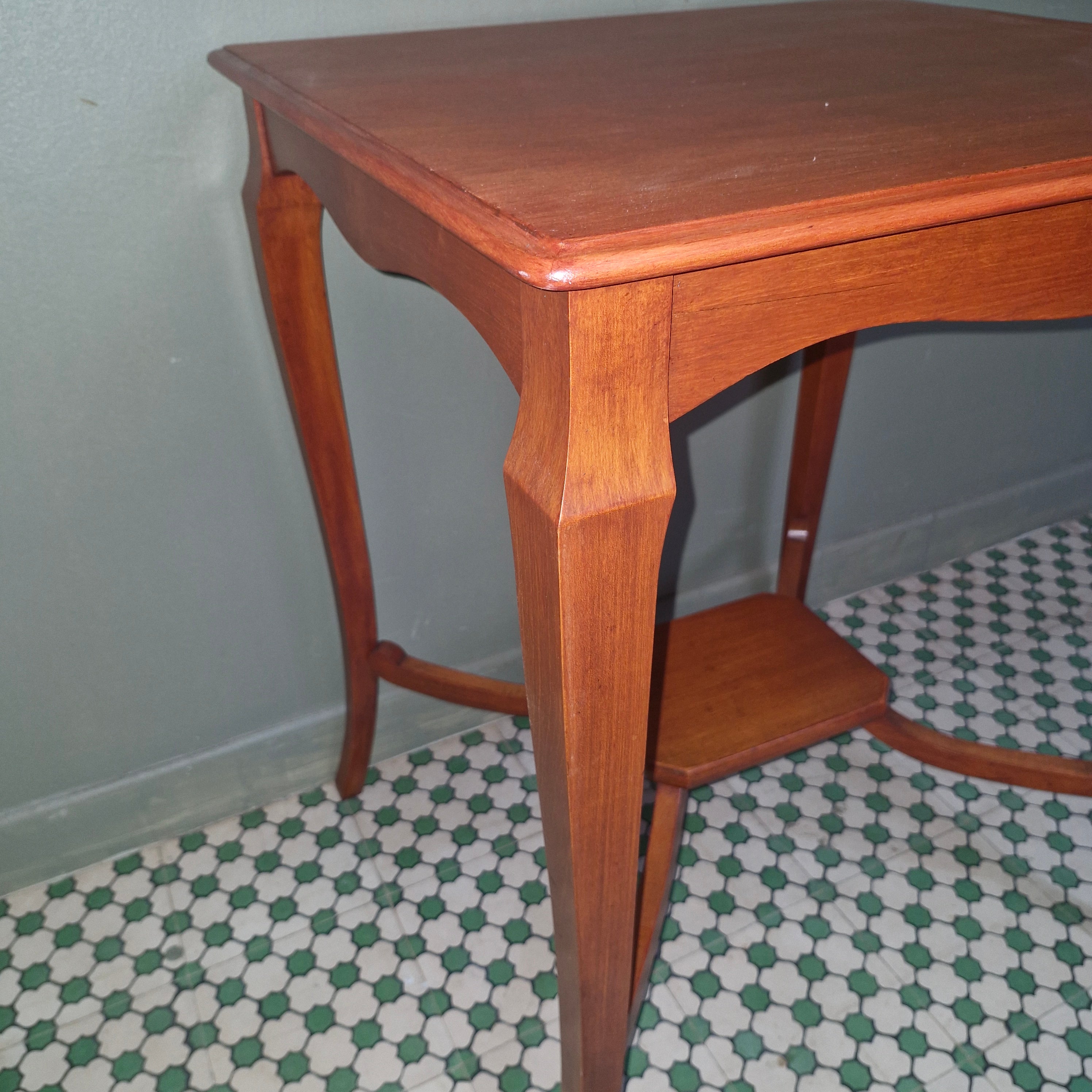 Mesa Auxiliar estilo Francês