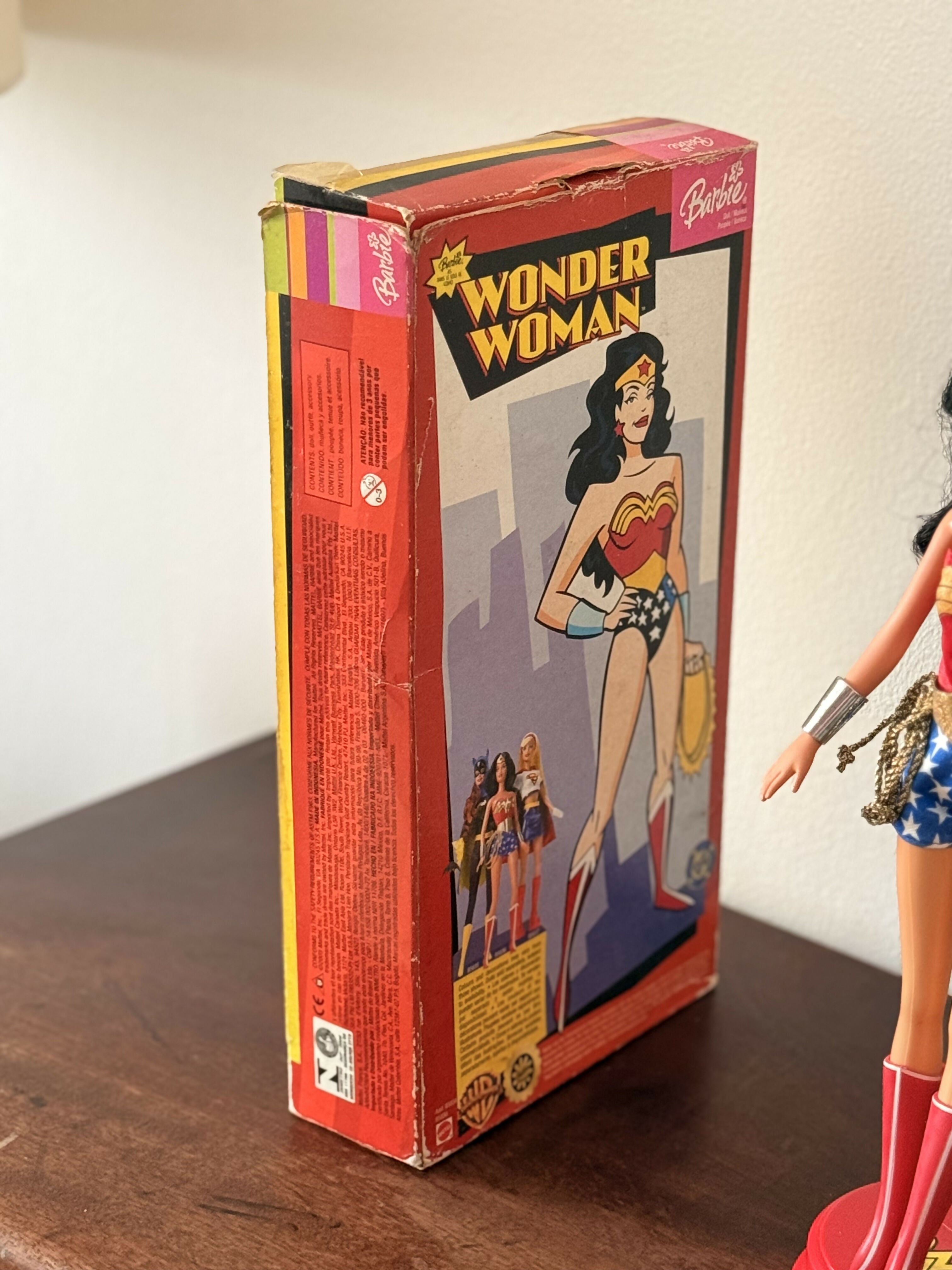 Boneca Barbie colecionável Mulher Maravilha - Mattel (na caixa)