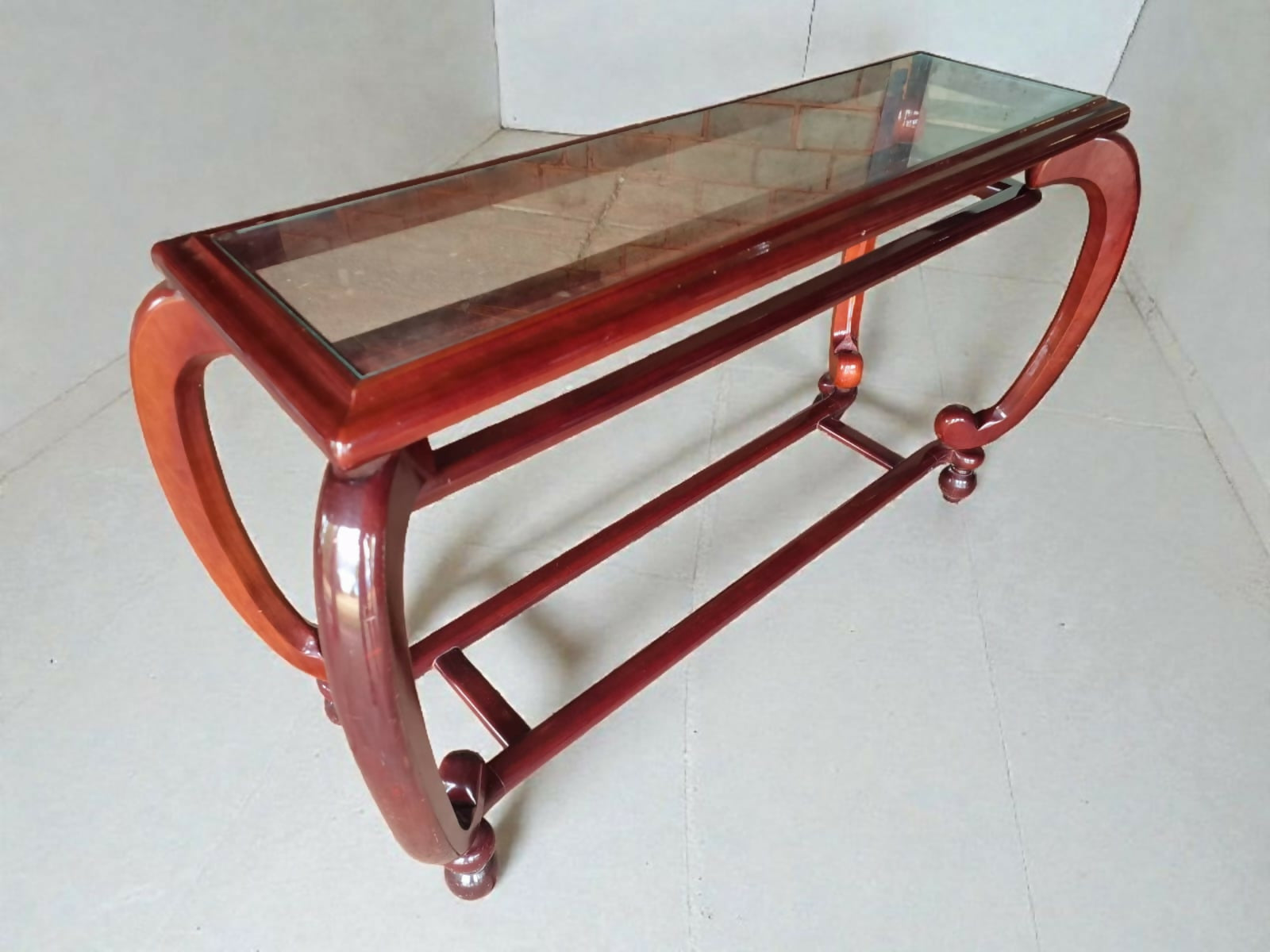 Conjunto Aparador e Mesinhas Clássicas com inspiração oriental