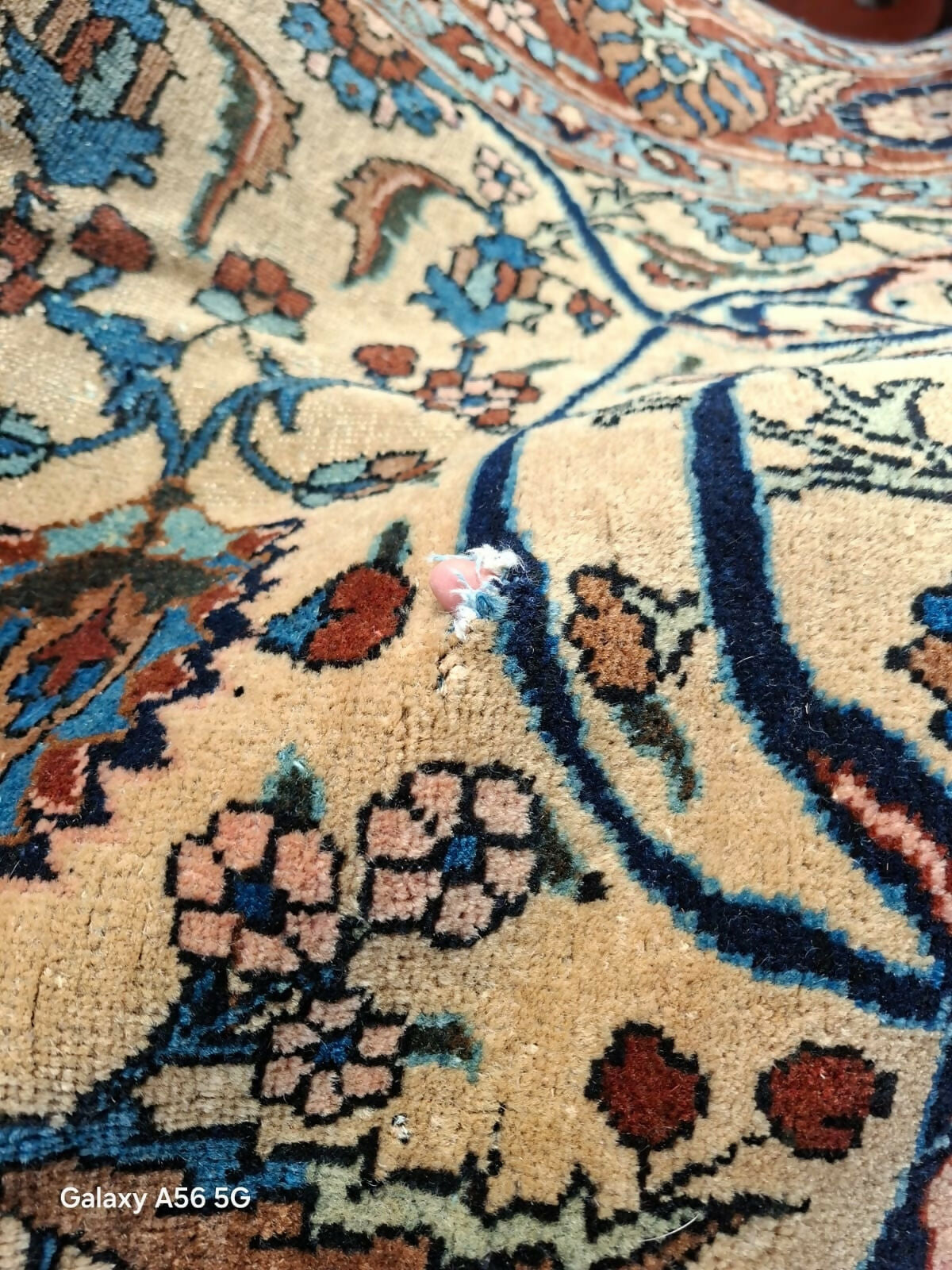 Antigo Tapete Oriental Isfahan em seda e lã