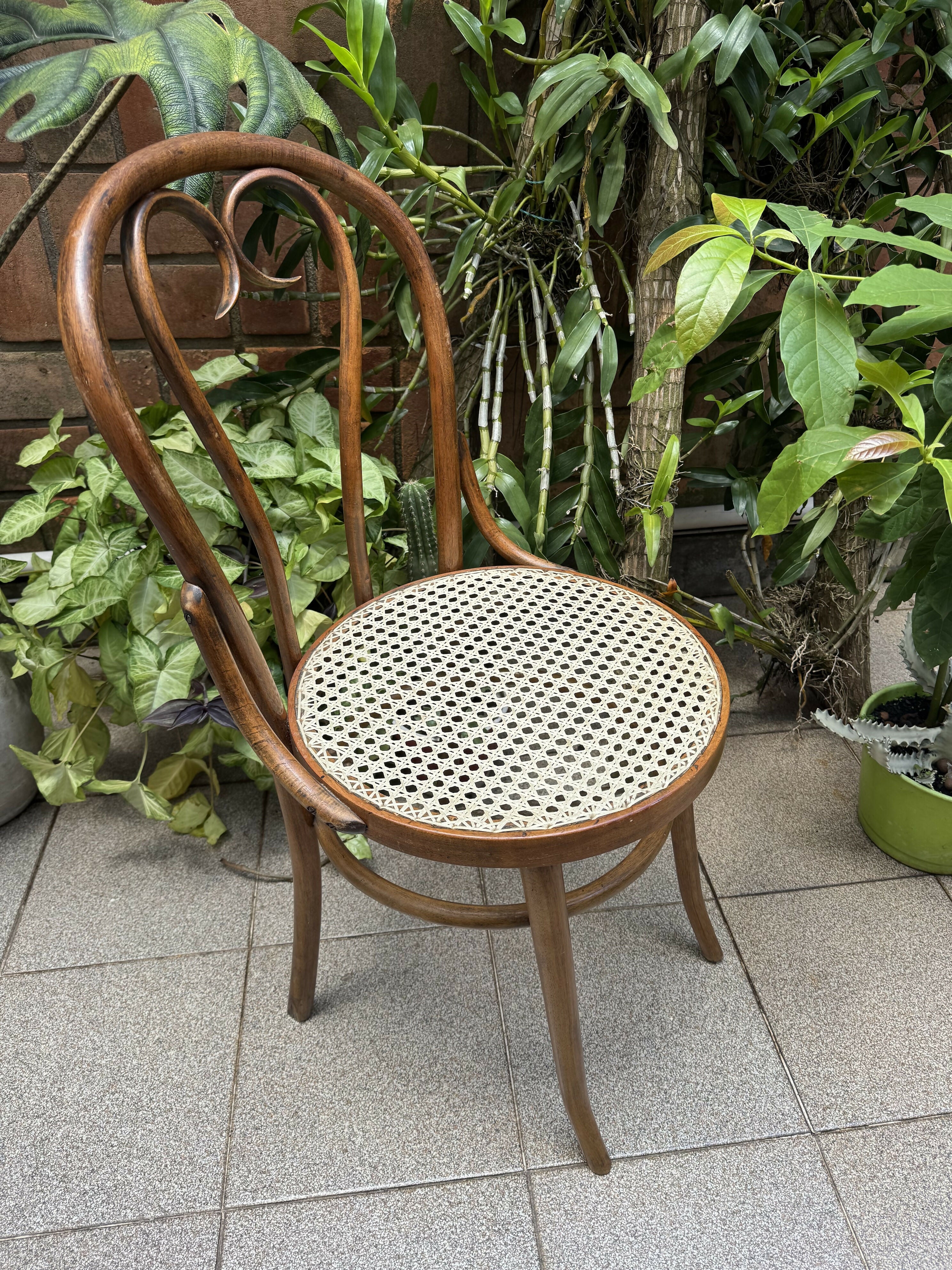 Cadeira Thonet Modelo Coração Assento em Palhinha de Algodão