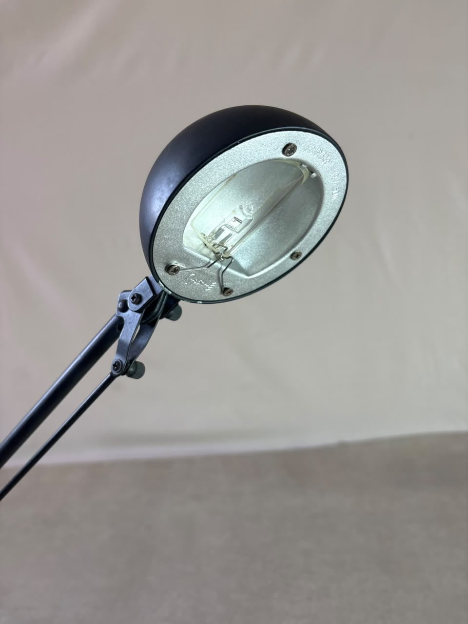 Luminária italiana Halo 80’s em metal preto 