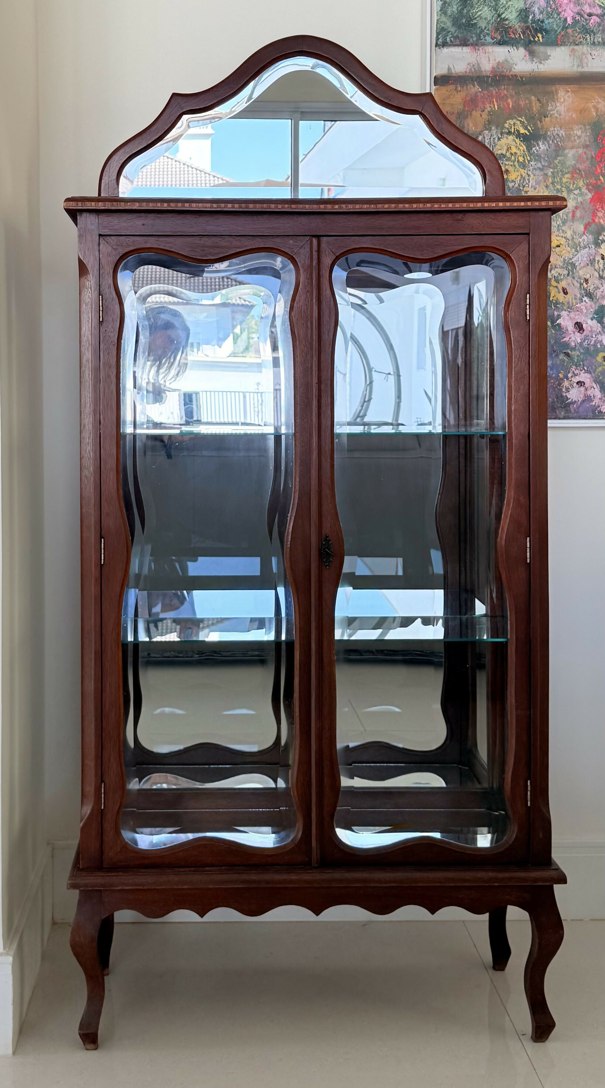 Pequena cristaleira. Obra de arte!!!