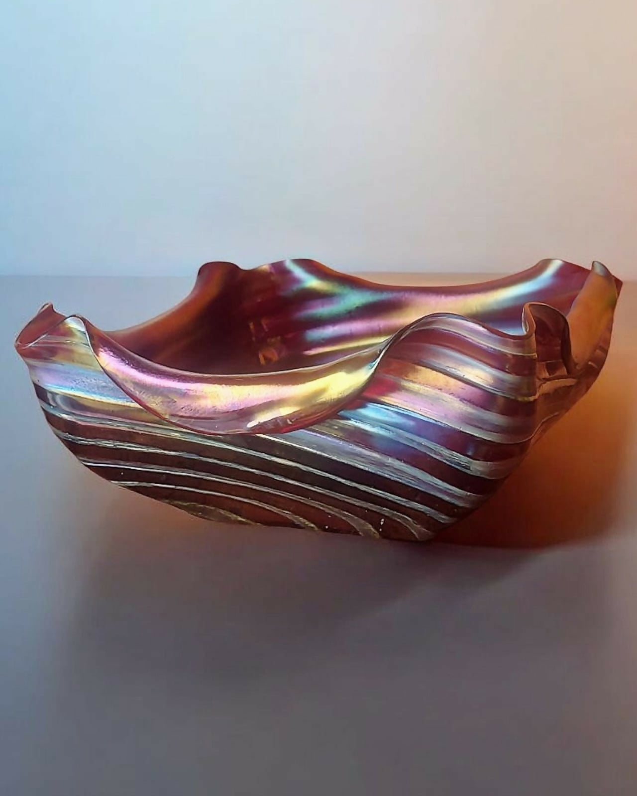 Raríssimo bowl em vidro artístico iridescente