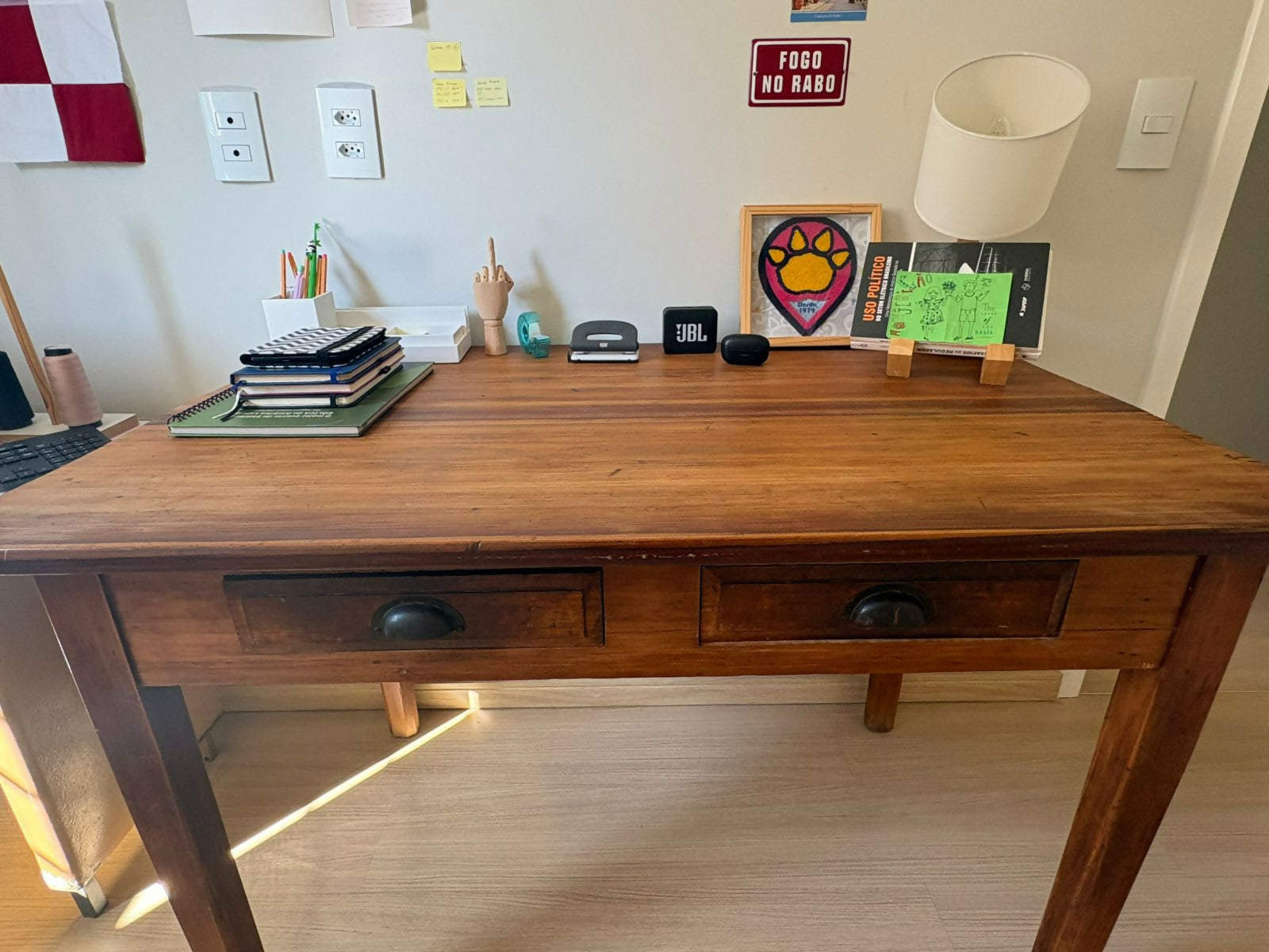 Escrivaninha Madeira Maciça com duas gavetas