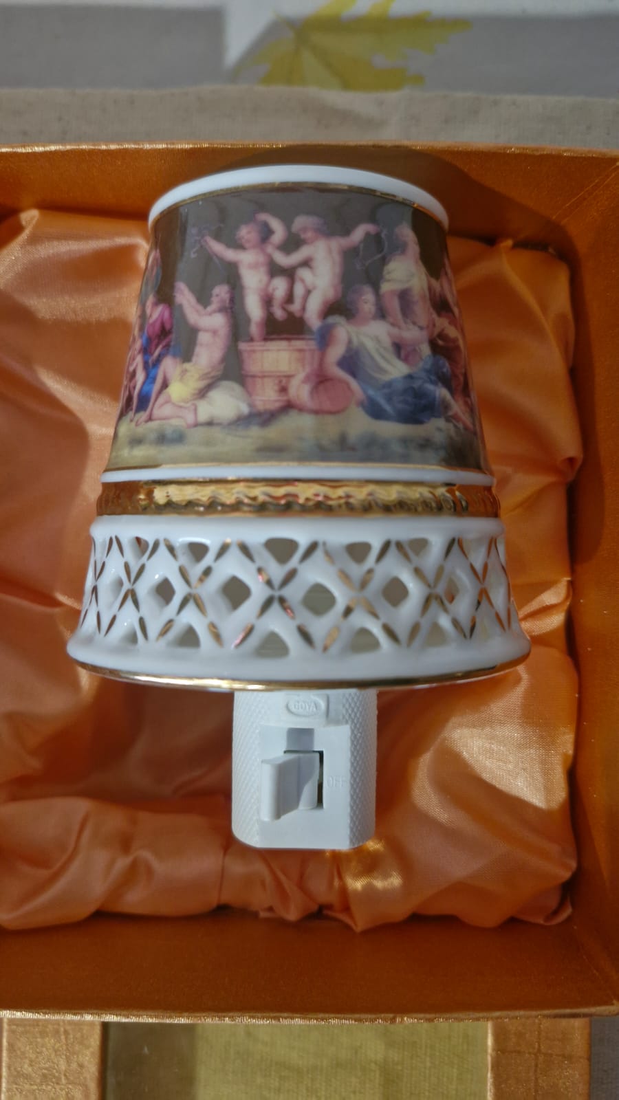 Raro par de luminárias antigas em porcelana