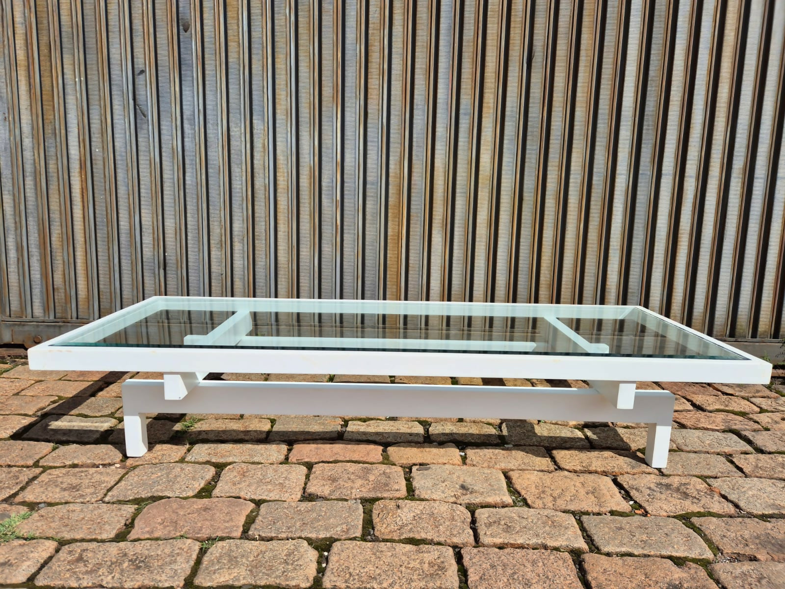 Mesa ds centro branco e preto, réplica anos 2000