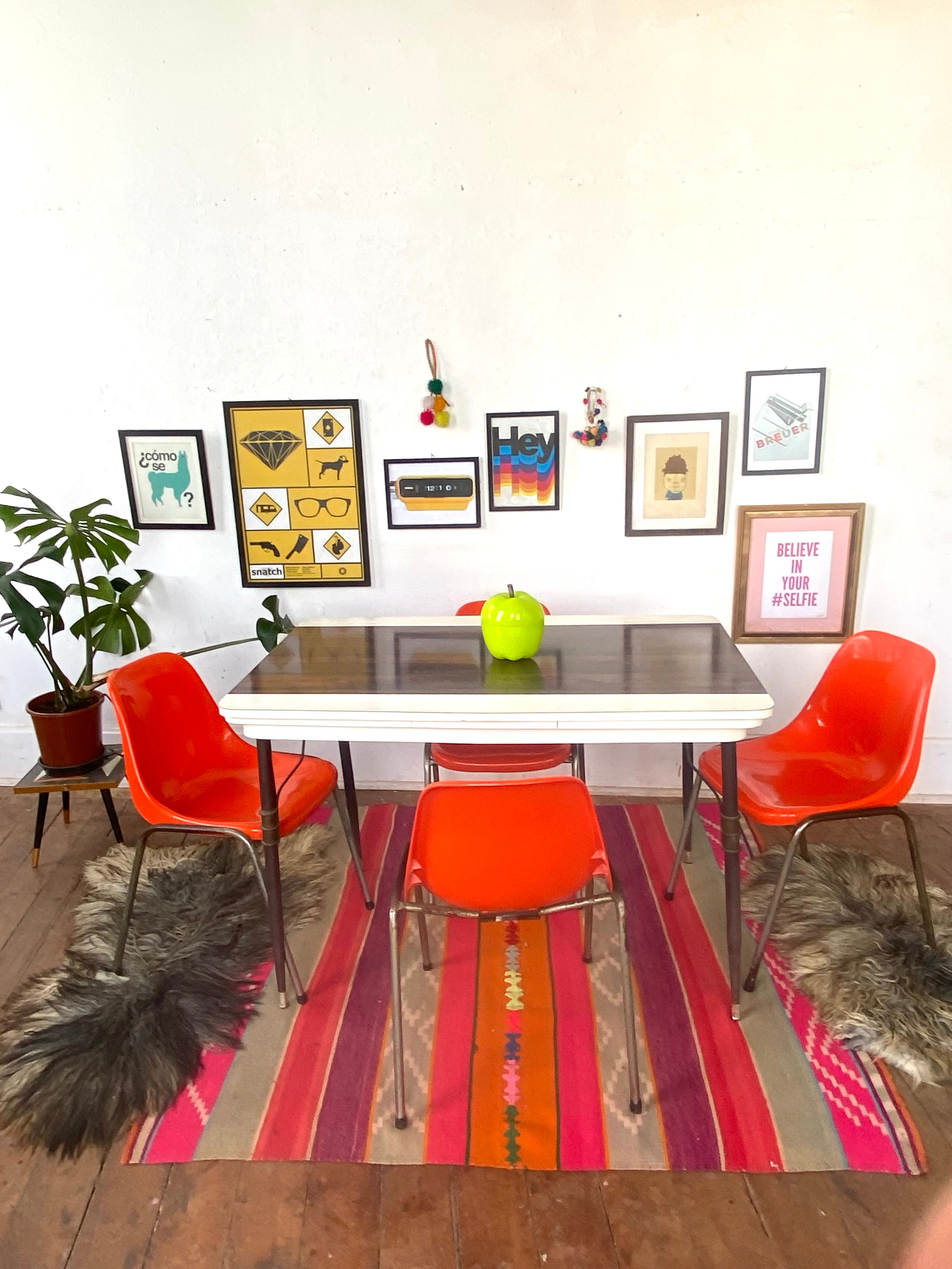 Conjunto mesa de fórmica e cadeiras Marfinite laranja 